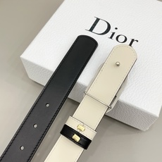 Dior 3.0cm由乔纳森·安德森 (Jonathan Anderson) 设计的 CD Icon Dior 3.0cm由乔纳森·安德森 (Jonathan Anderson) 设计的 CD Icon