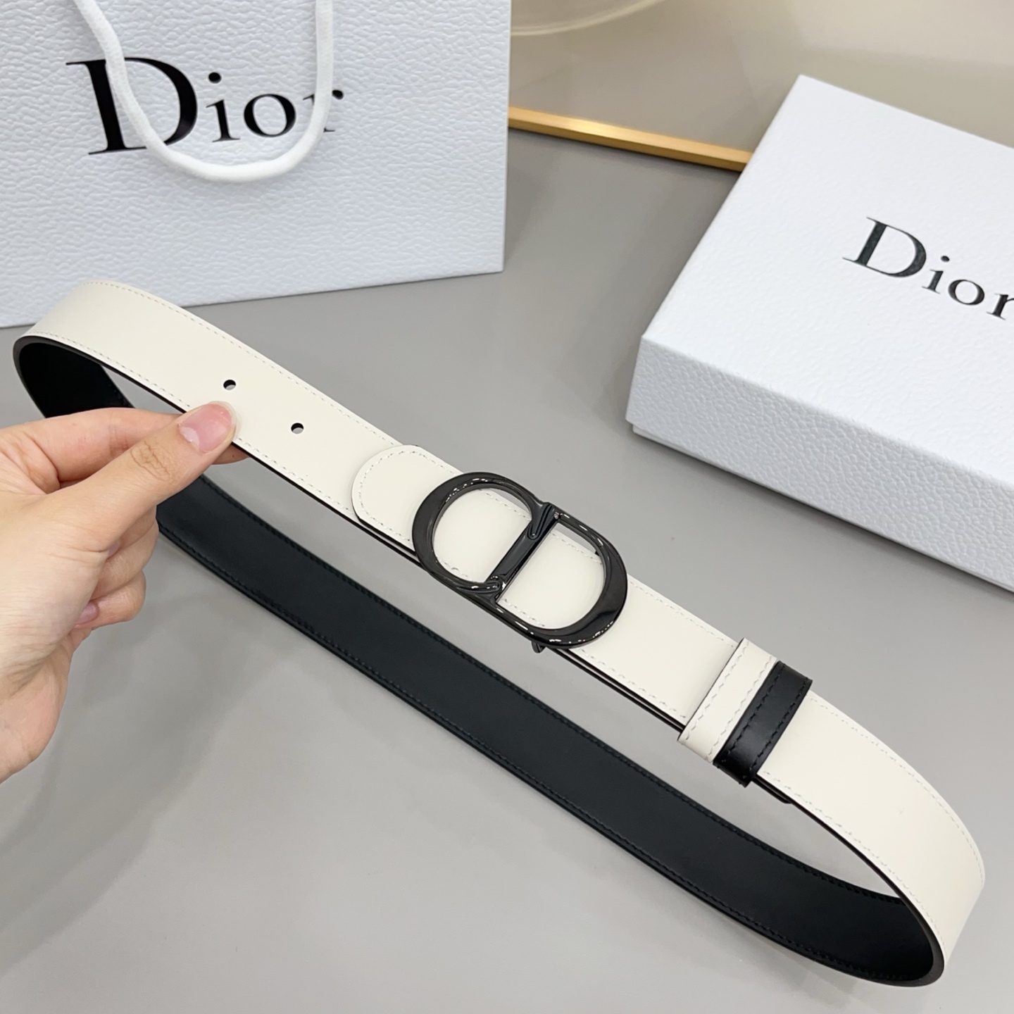 Dior  3.0cm由乔纳森·安德森 (Jonathan Anderson) 设计的 CD Icon 
