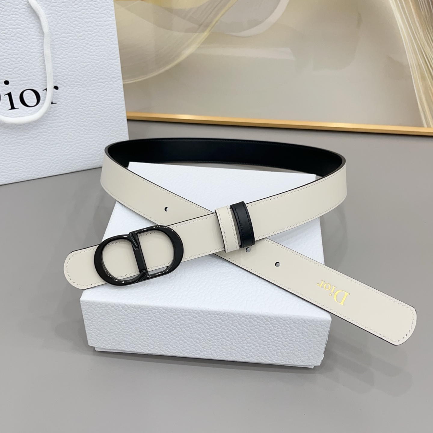 Dior  3.0cm由乔纳森·安德森 (Jonathan Anderson) 设计的 CD Icon 