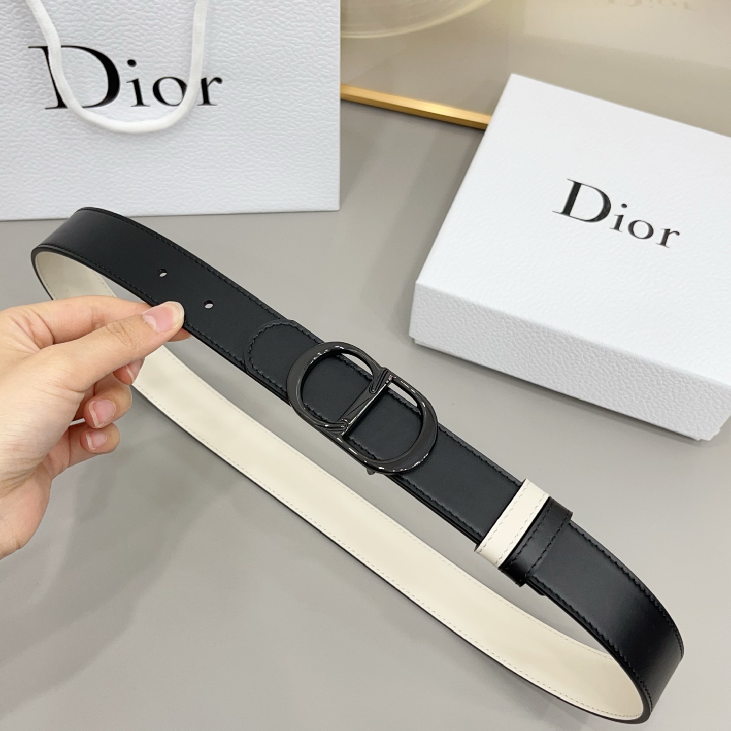 Dior  3.0cm由乔纳森·安德森 (Jonathan Anderson) 设计的 CD Icon 