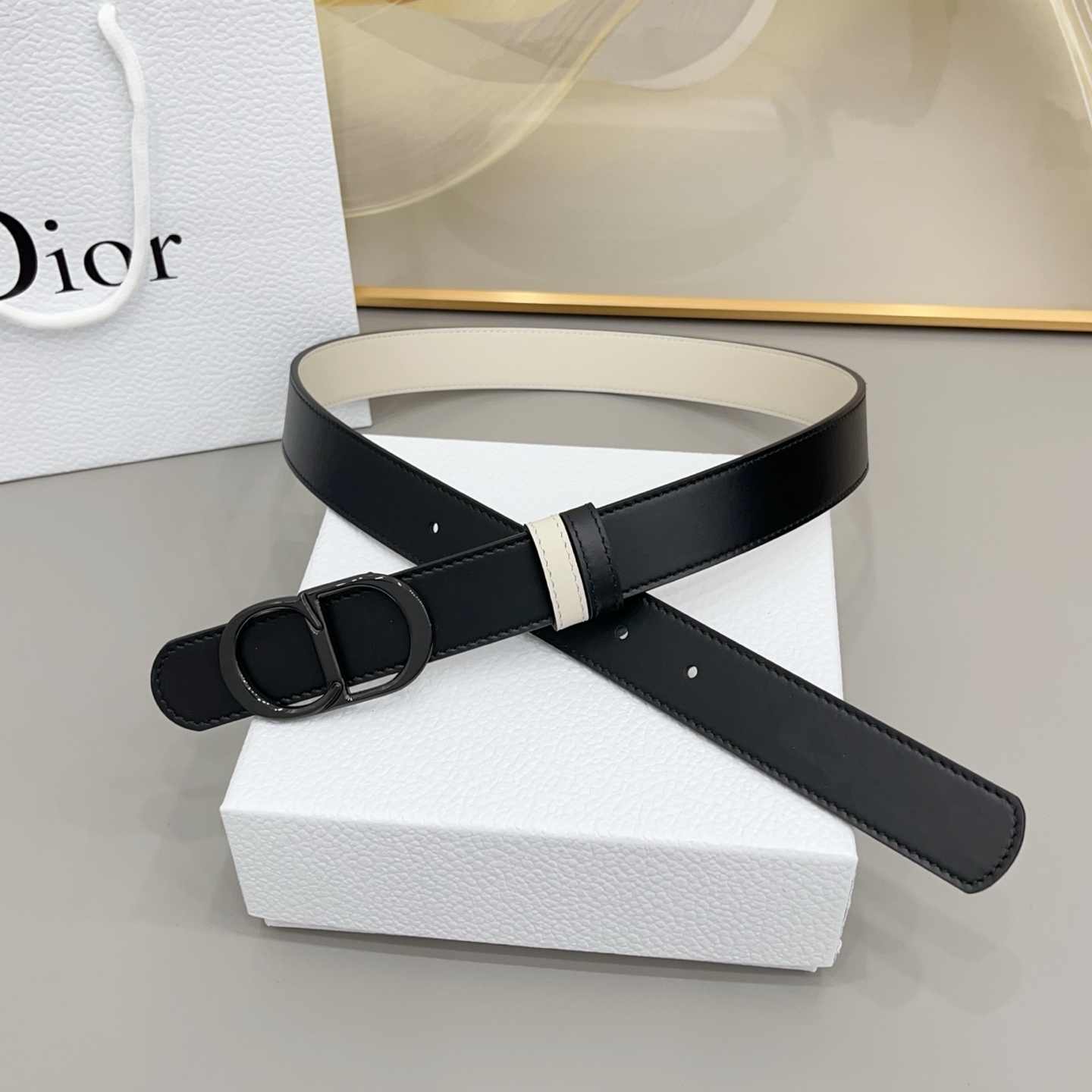 Dior  3.0cm由乔纳森·安德森 (Jonathan Anderson) 设计的 CD Icon 