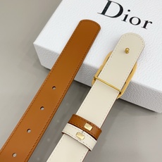 Dior 3.0cm由乔纳森·安德森 (Jonathan Anderson) 设计的 CD Icon Dior 3.0cm由乔纳森·安德森 (Jonathan Anderson) 设计的 CD Icon