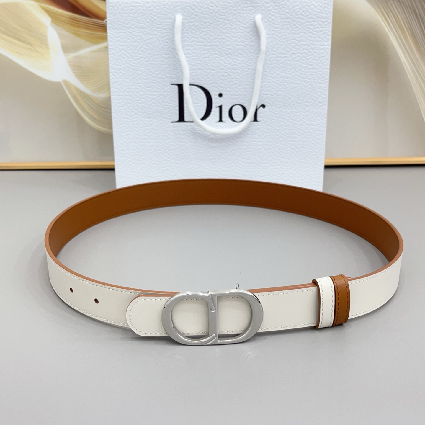 Dior 3.0cm由乔纳森·安德森 (Jonathan Anderson) 设计的 CD Icon Dior 3.0cm由乔纳森·安德森 (Jonathan Anderson) 设计的 CD Icon