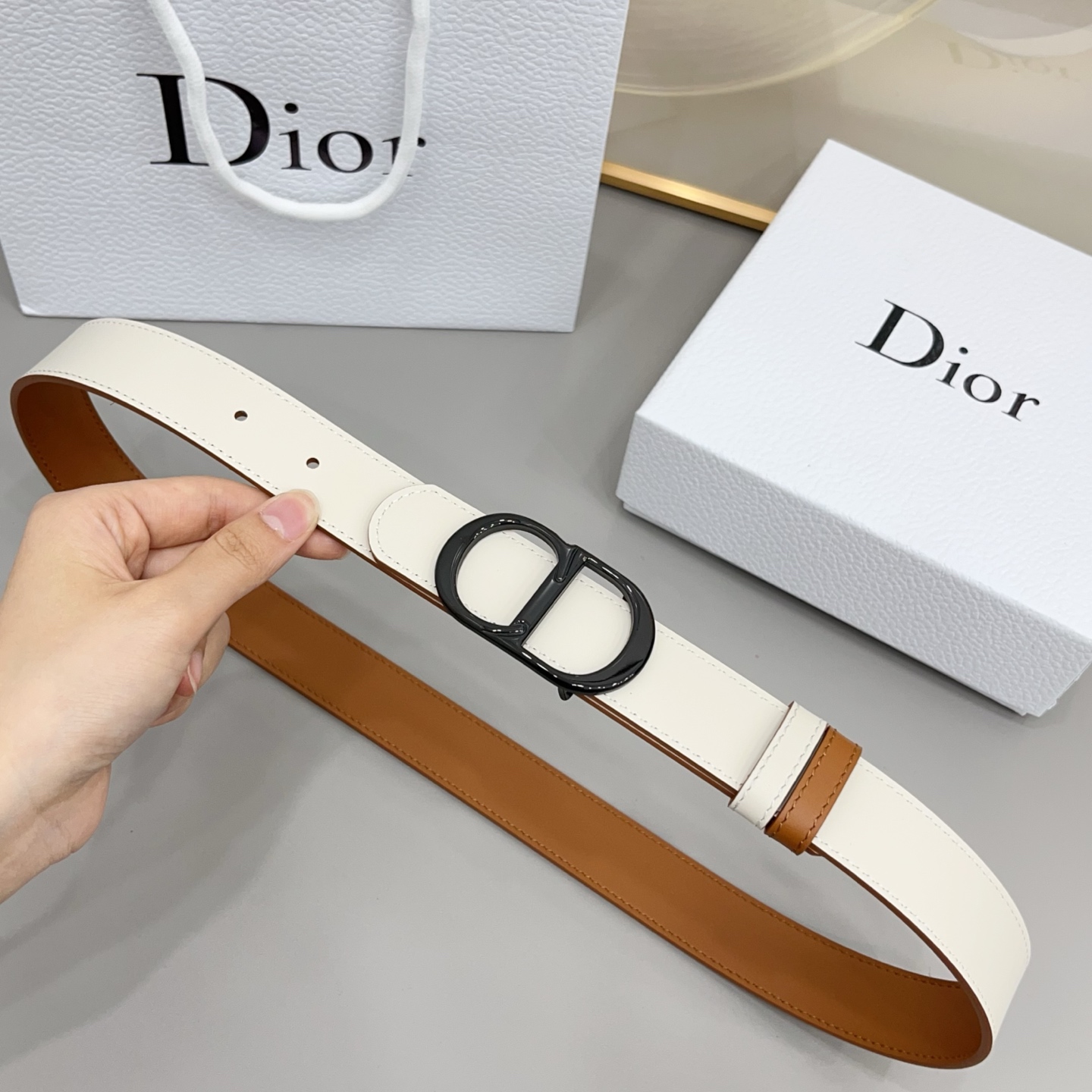 Dior  3.0cm由乔纳森·安德森 (Jonathan Anderson) 设计的 CD Icon 