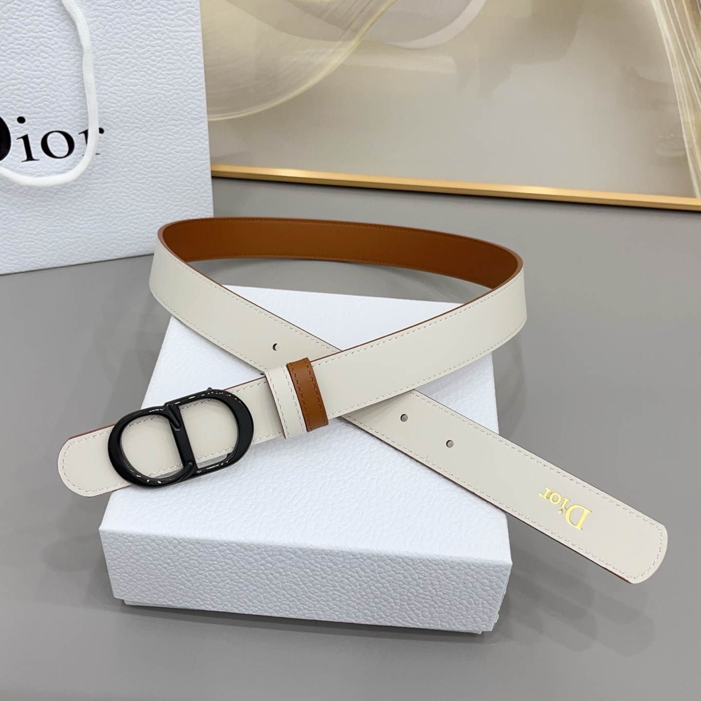 Dior  3.0cm由乔纳森·安德森 (Jonathan Anderson) 设计的 CD Icon 