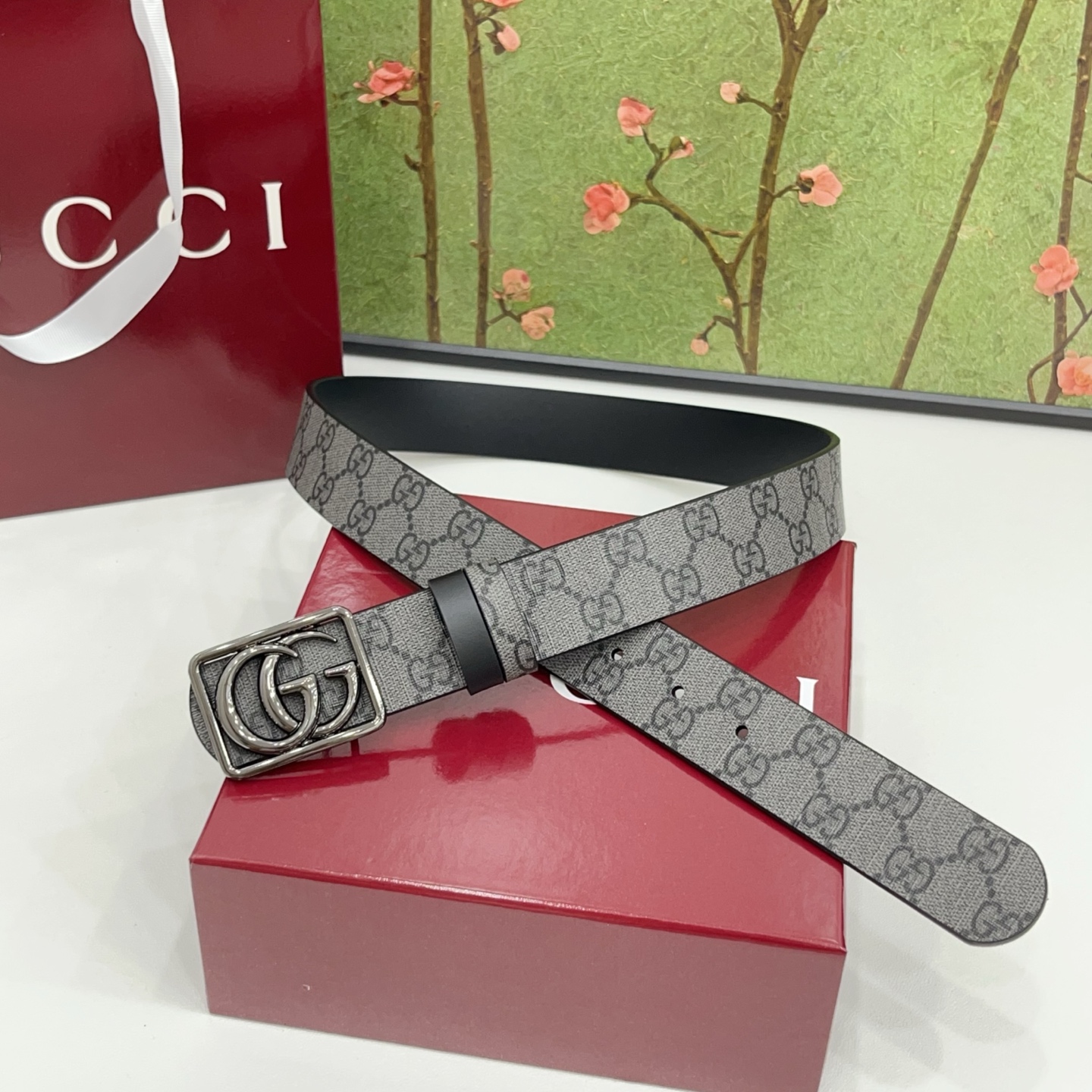 Gucci古驰  3.5cm经典防水面料搭配黑色牛皮底，搭配金，银，枪三色扣头，时尚休闲！