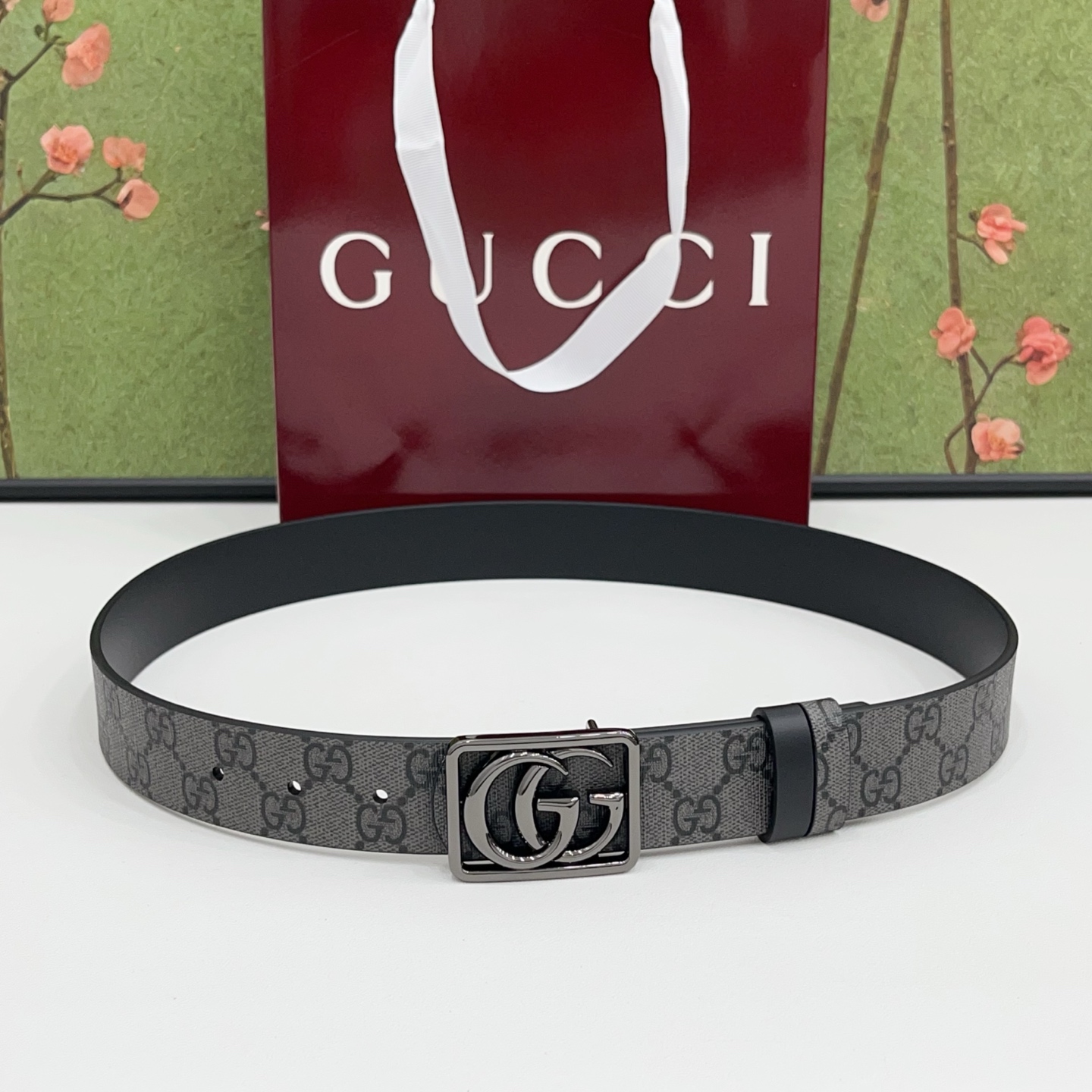 Gucci古驰  3.5cm经典防水面料搭配黑色牛皮底，搭配金，银，枪三色扣头，时尚休闲！