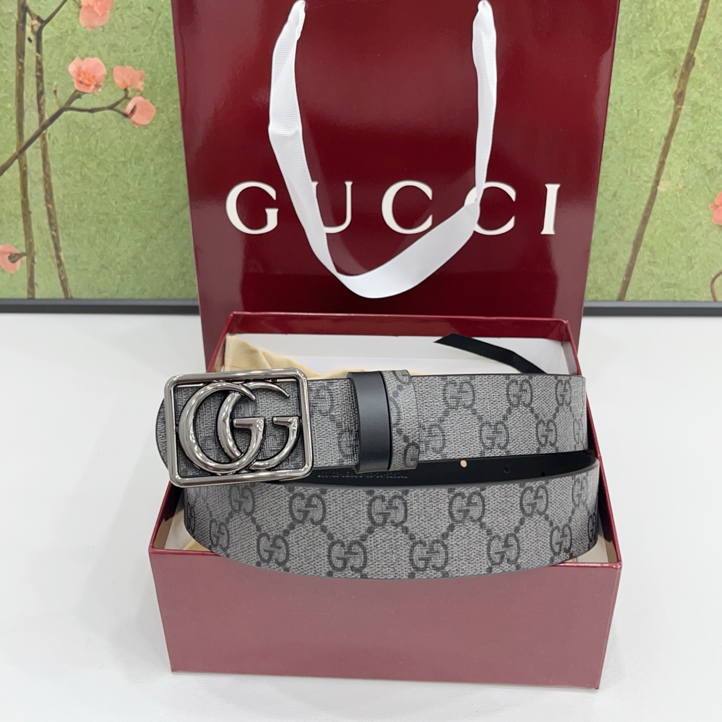 Gucci古驰  3.5cm经典防水面料搭配黑色牛皮底，搭配金，银，枪三色扣头，时尚休闲！