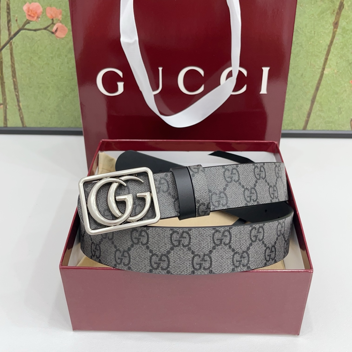 Gucci古驰  3.5cm经典防水面料搭配黑色牛皮底，搭配金，银，枪三色扣头，时尚休闲！