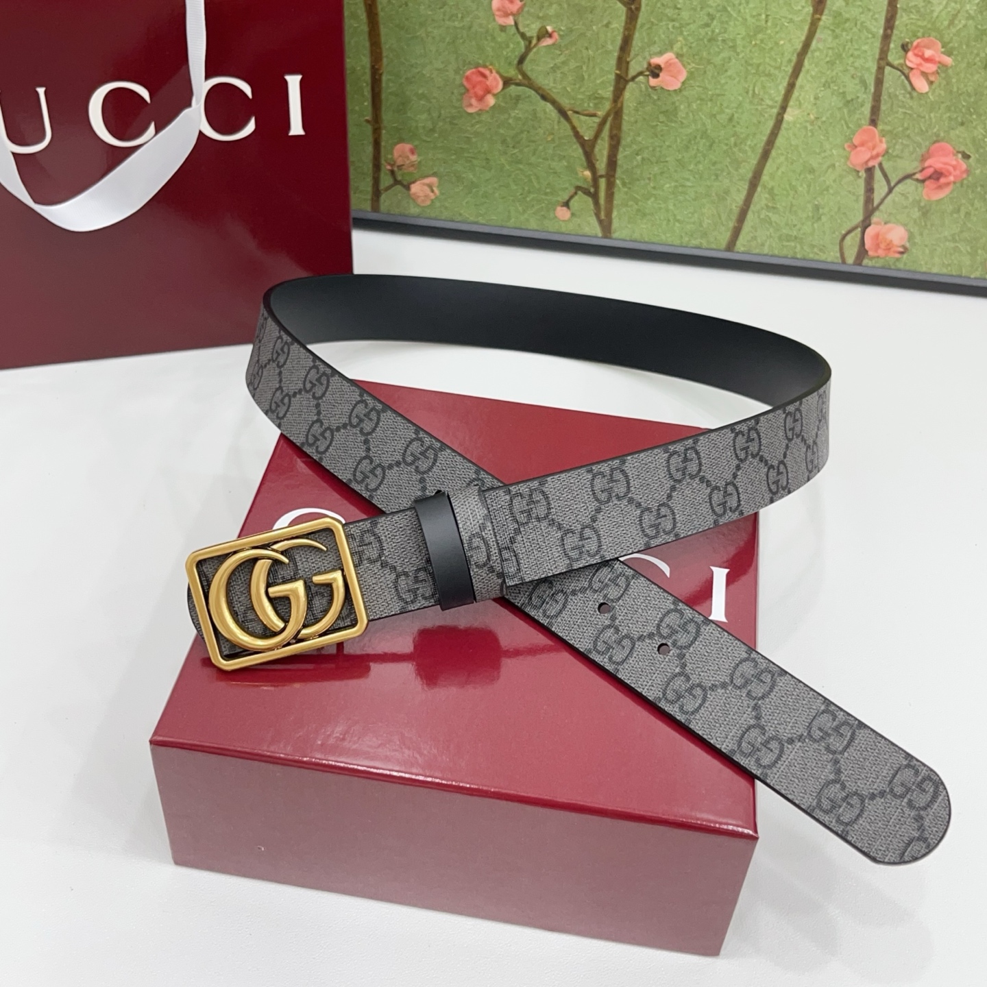 Gucci古驰  3.5cm经典防水面料搭配黑色牛皮底，搭配金，银，枪三色扣头，时尚休闲！