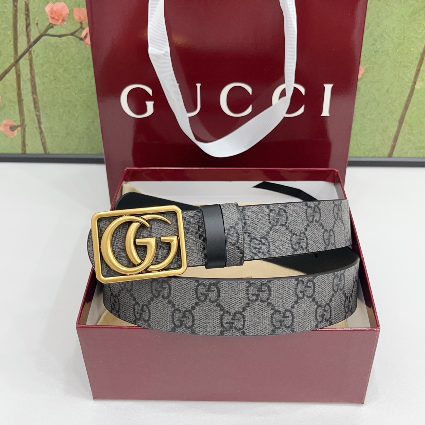 Gucci古驰  3.5cm经典防水面料搭配黑色牛皮底，搭配金，银，枪三色扣头，时尚休闲！