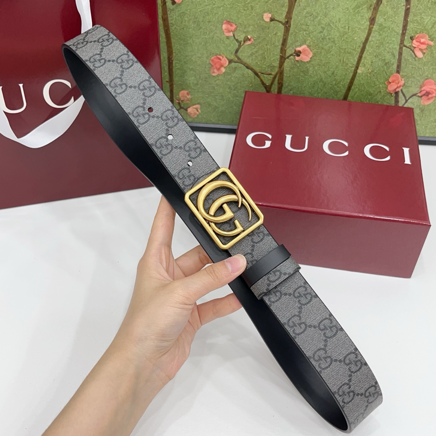 Gucci古驰  3.5cm经典防水面料搭配黑色牛皮底，搭配金，银，枪三色扣头，时尚休闲！