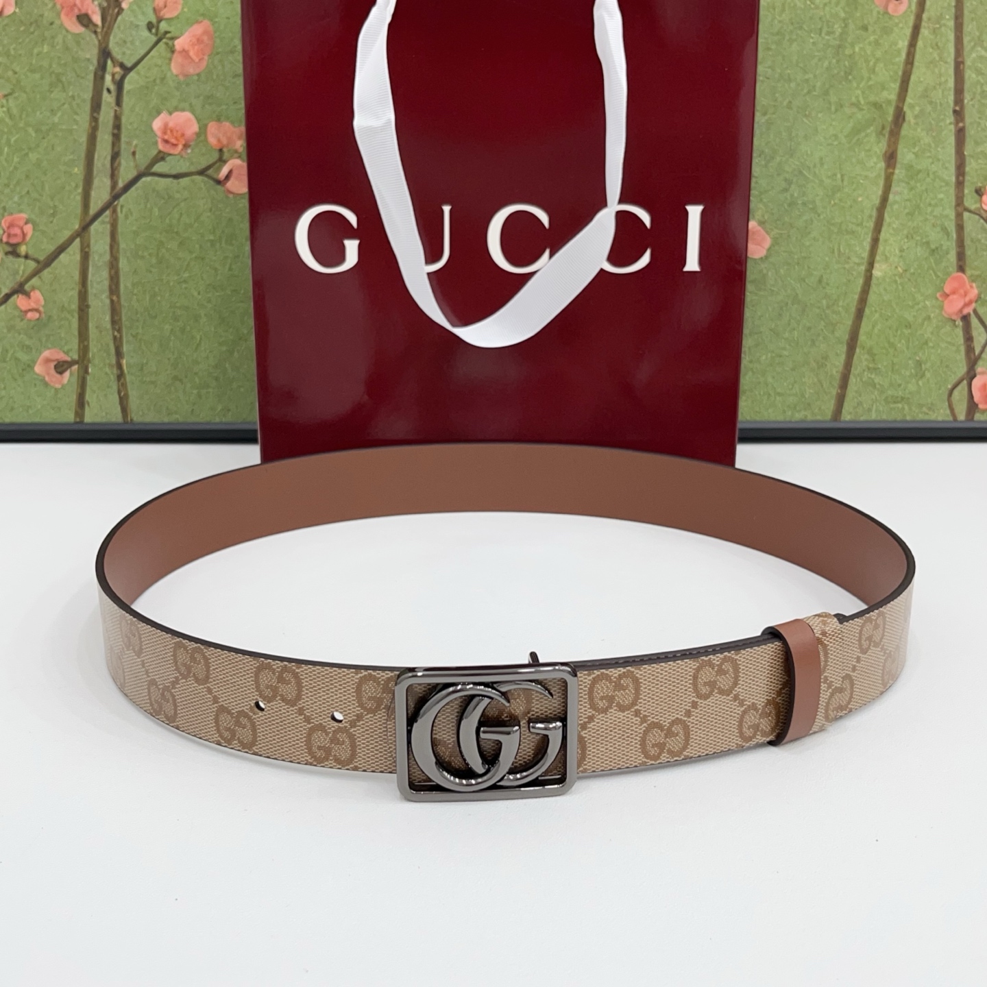 Gucci古驰  3.5cm经典防水面料搭配棕色牛皮底，搭配金，银，枪三色扣头，时尚休闲！