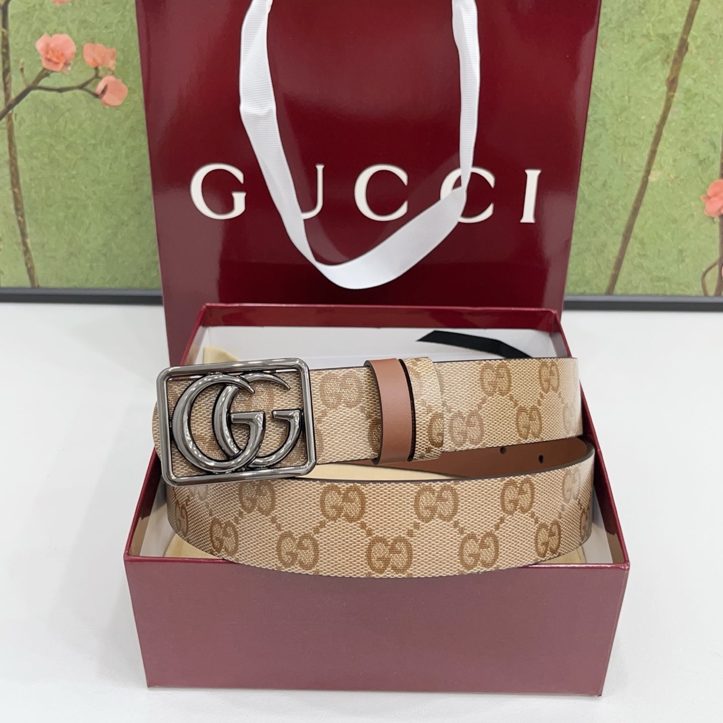 Gucci古驰  3.5cm经典防水面料搭配棕色牛皮底，搭配金，银，枪三色扣头，时尚休闲！