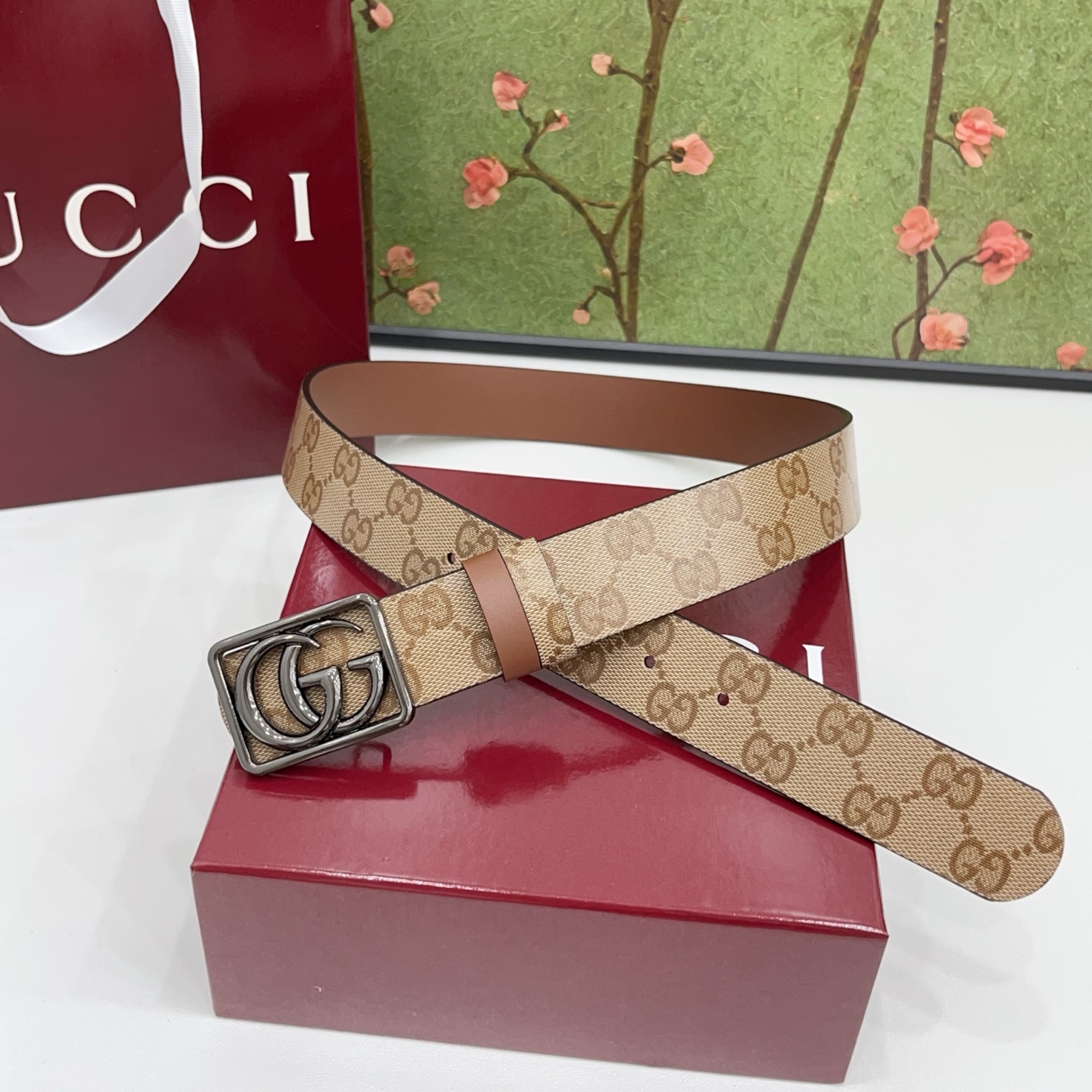Gucci古驰  3.5cm经典防水面料搭配棕色牛皮底，搭配金，银，枪三色扣头，时尚休闲！