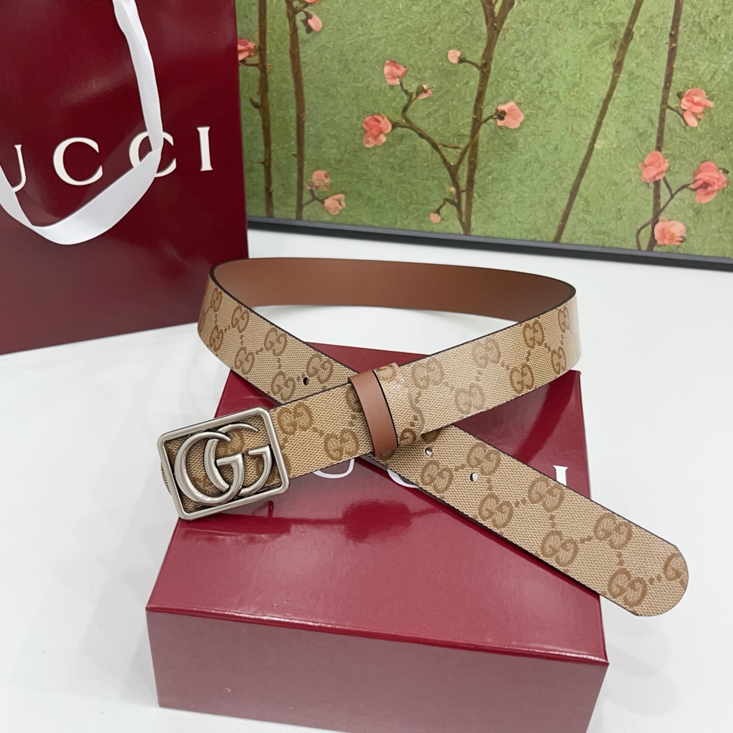Gucci古驰  3.5cm经典防水面料搭配棕色牛皮底，搭配金，银，枪三色扣头，时尚休闲！