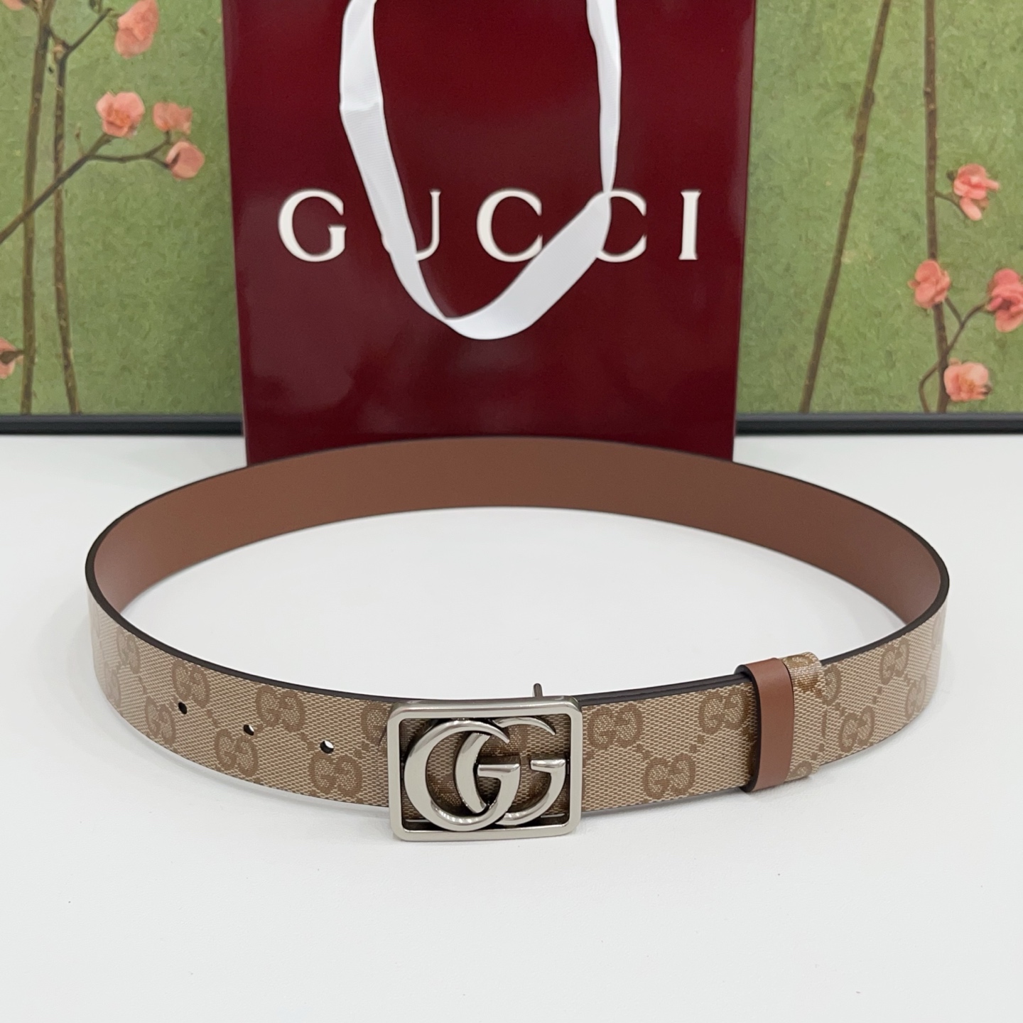 Gucci古驰  3.5cm经典防水面料搭配棕色牛皮底，搭配金，银，枪三色扣头，时尚休闲！