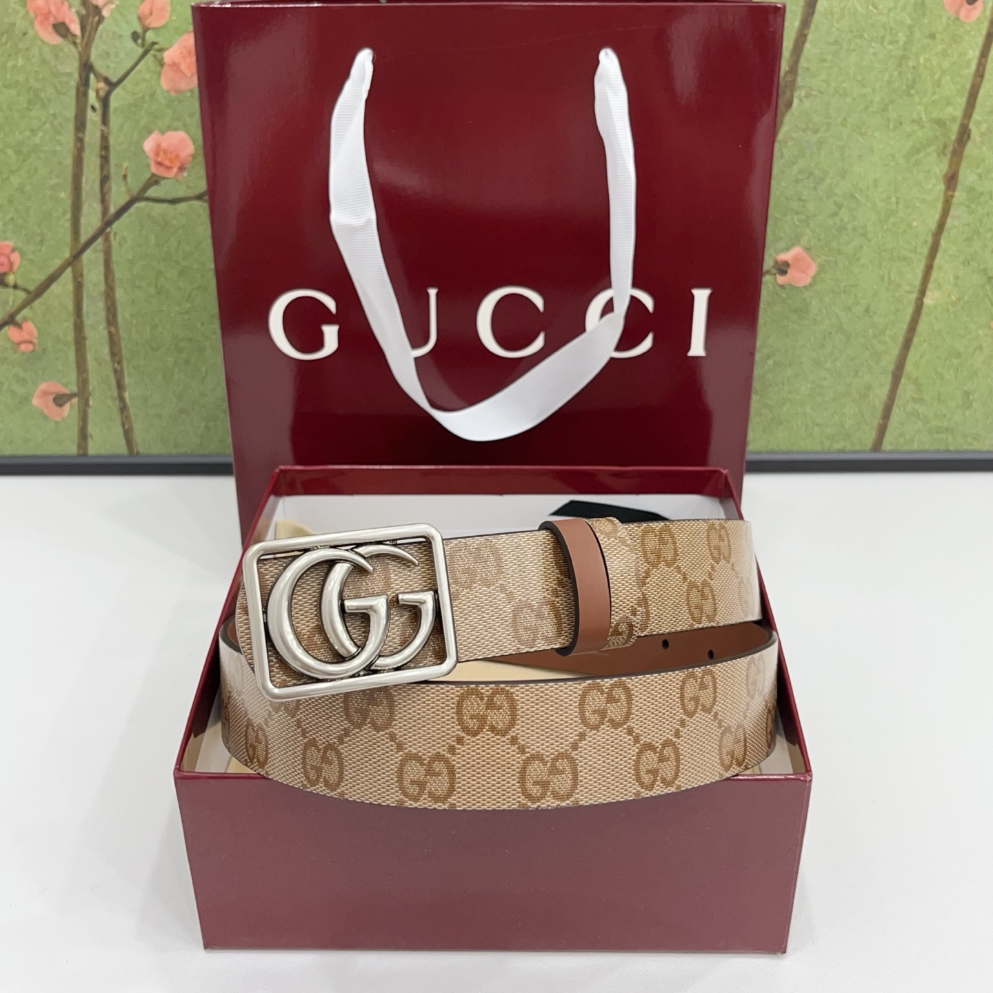 Gucci古驰  3.5cm经典防水面料搭配棕色牛皮底，搭配金，银，枪三色扣头，时尚休闲！