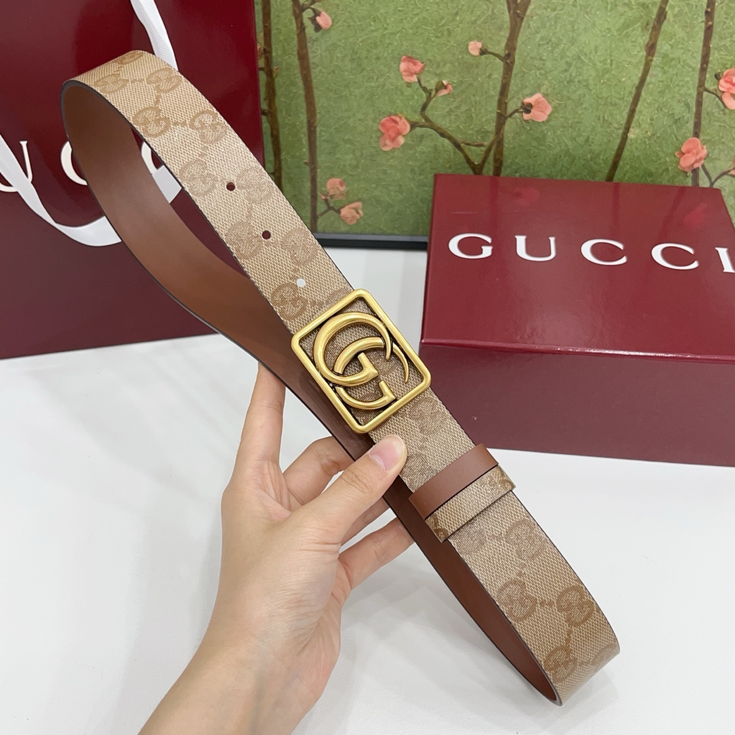 Gucci古驰  3.5cm经典防水面料搭配棕色牛皮底，搭配金，银，枪三色扣头，时尚休闲！