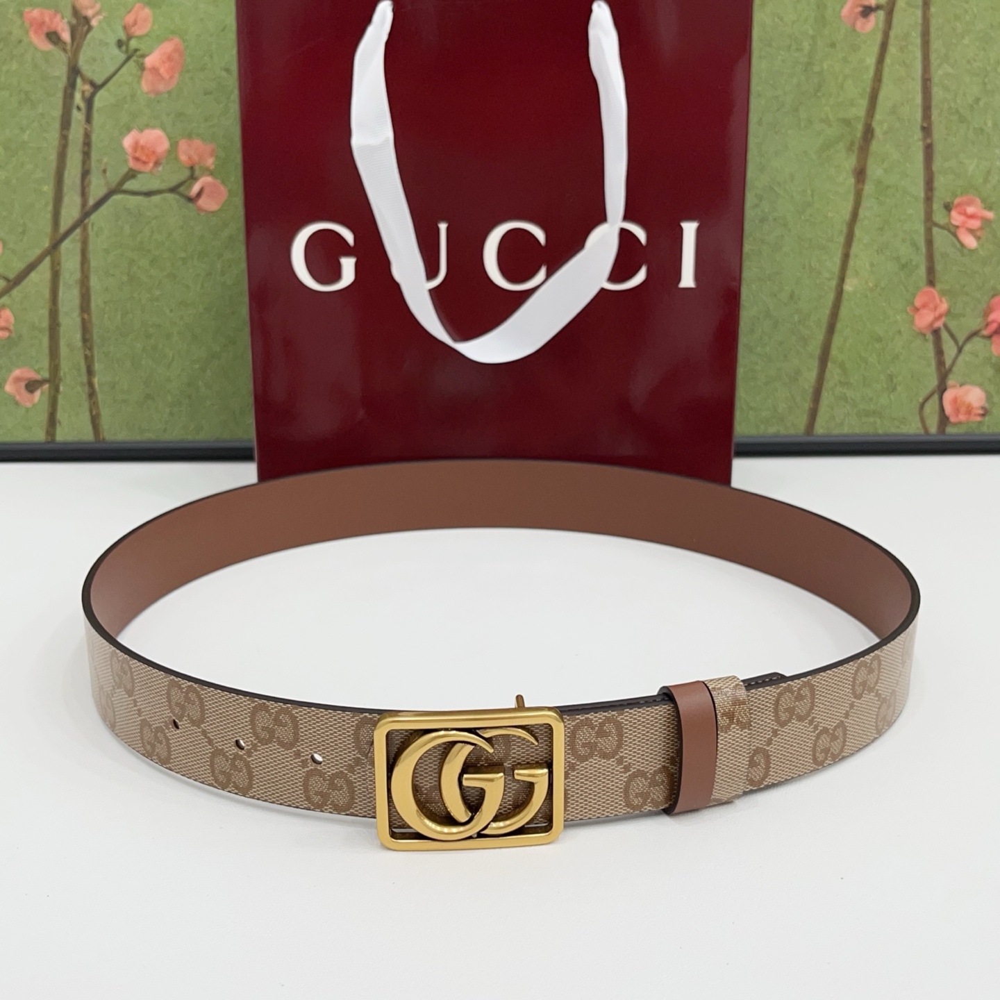 Gucci古驰  3.5cm经典防水面料搭配棕色牛皮底，搭配金，银，枪三色扣头，时尚休闲！