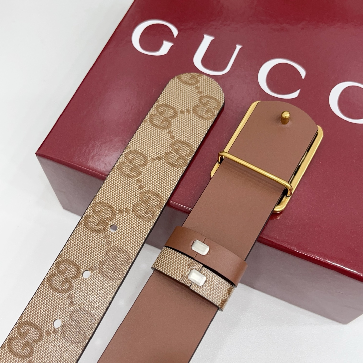 Gucci古驰  3.5cm经典防水面料搭配棕色牛皮底，搭配金，银，枪三色扣头，时尚休闲！