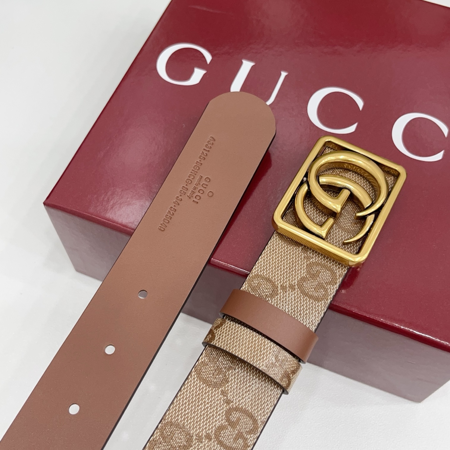 Gucci古驰  3.5cm经典防水面料搭配棕色牛皮底，搭配金，银，枪三色扣头，时尚休闲！