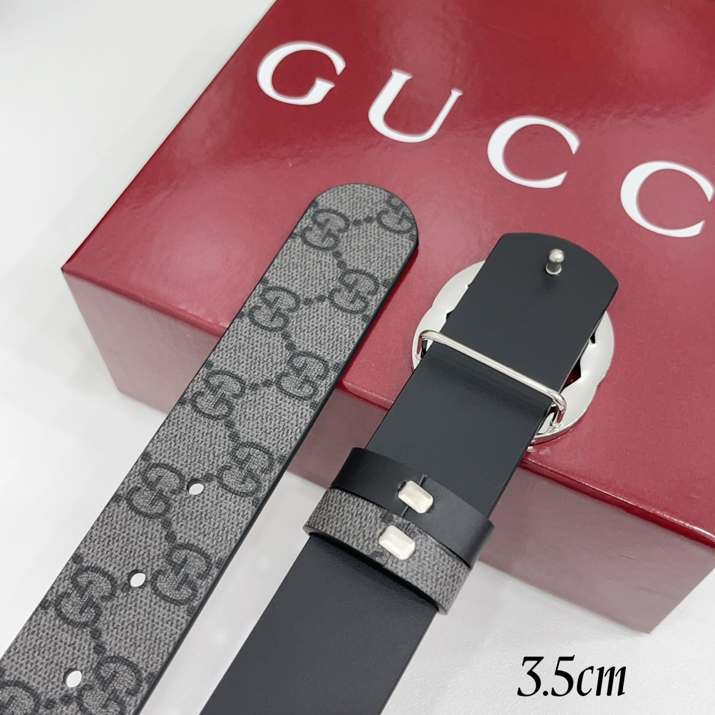 Gucci古驰  3.5cm经典防水面料搭配黑色牛皮底，搭配金色&银色扣头，时尚休闲！