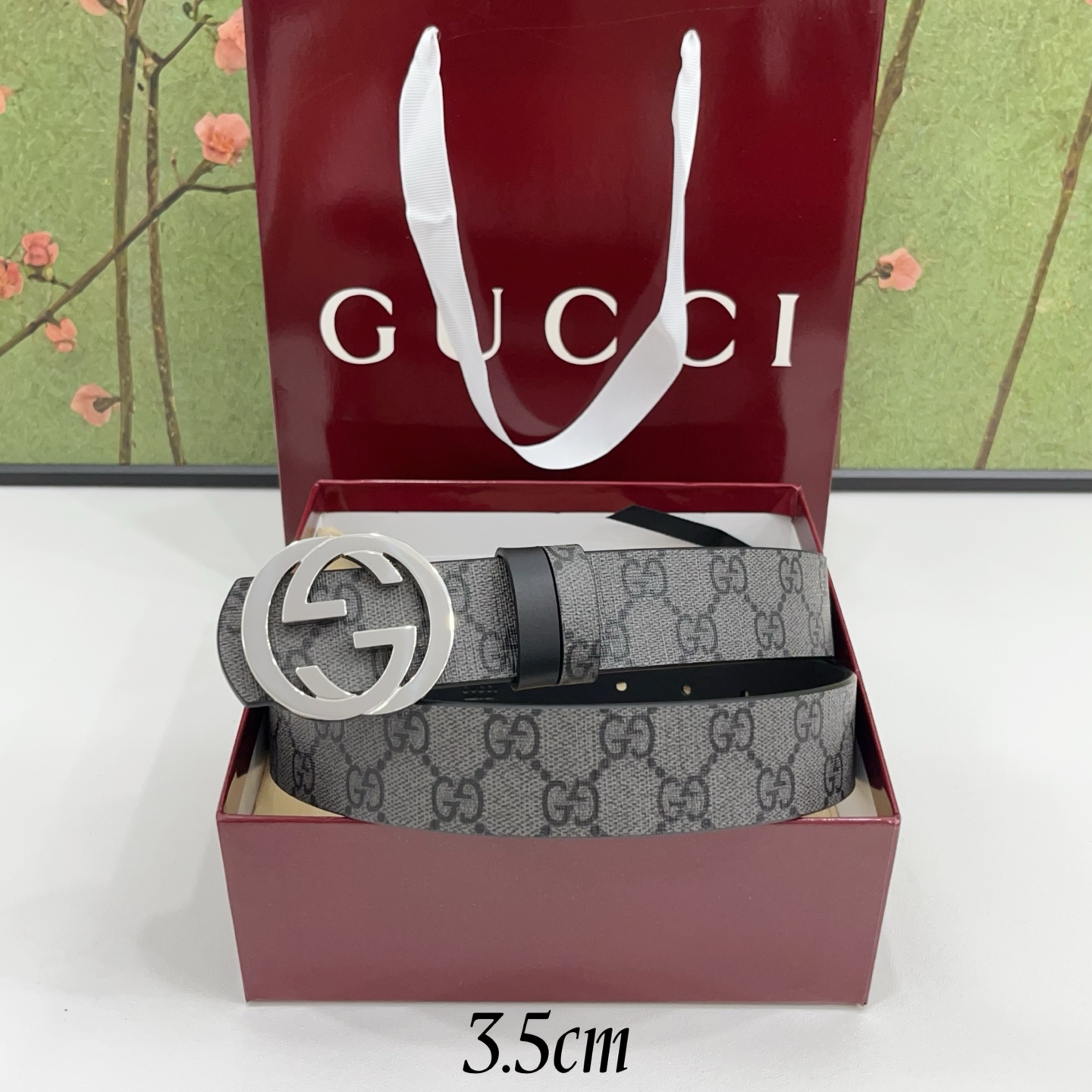 Gucci古驰  3.5cm经典防水面料搭配黑色牛皮底，搭配金色&银色扣头，时尚休闲！