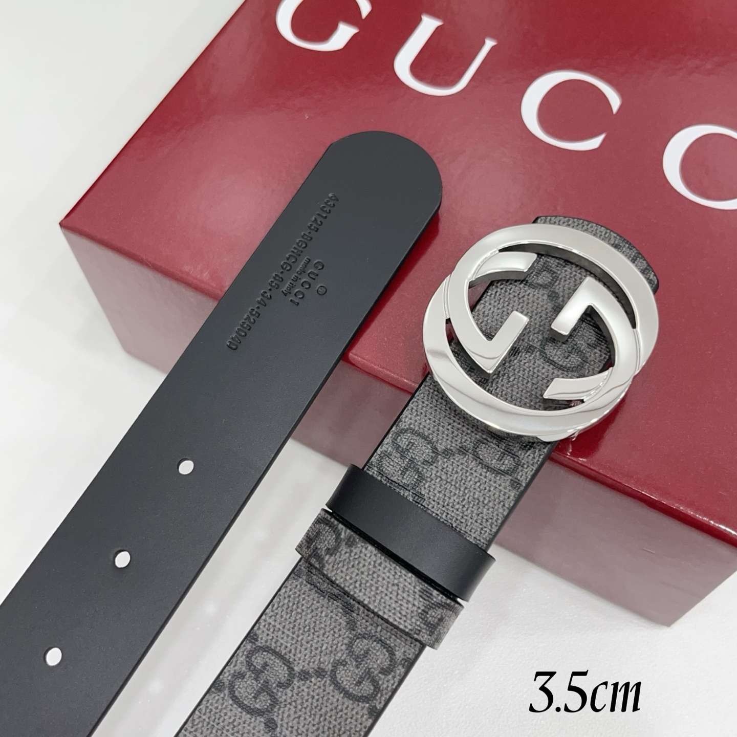 Gucci古驰  3.5cm经典防水面料搭配黑色牛皮底，搭配金色&银色扣头，时尚休闲！