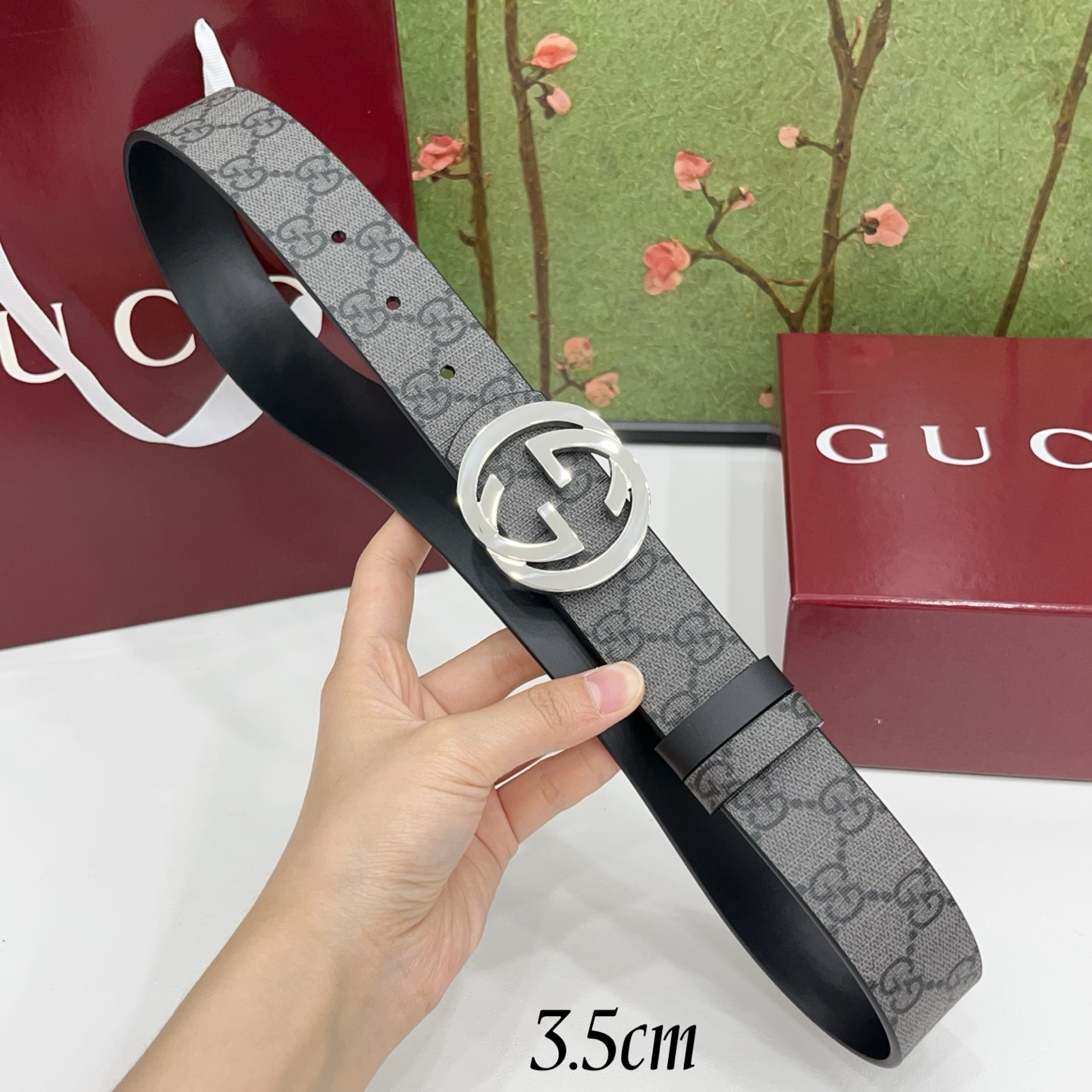 Gucci古驰  3.5cm经典防水面料搭配黑色牛皮底，搭配金色&银色扣头，时尚休闲！