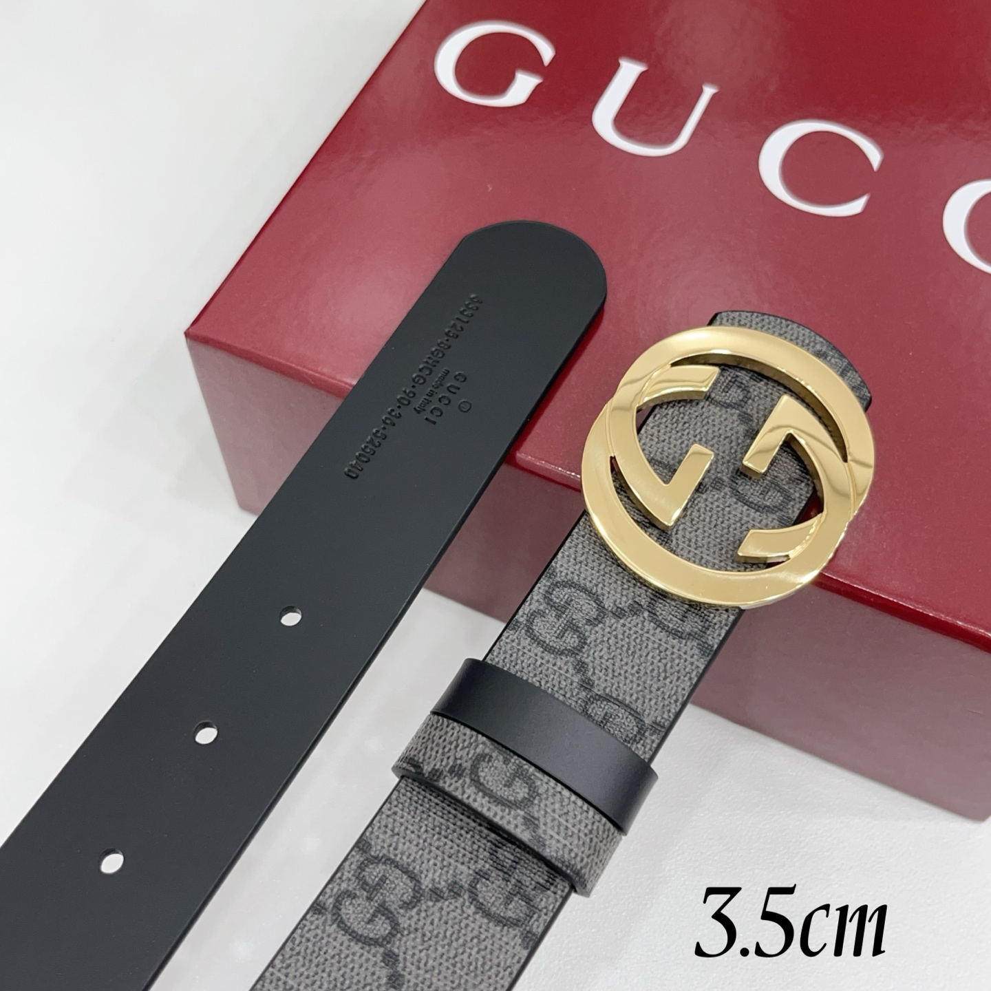 Gucci古驰  3.5cm经典防水面料搭配黑色牛皮底，搭配金色&银色扣头，时尚休闲！