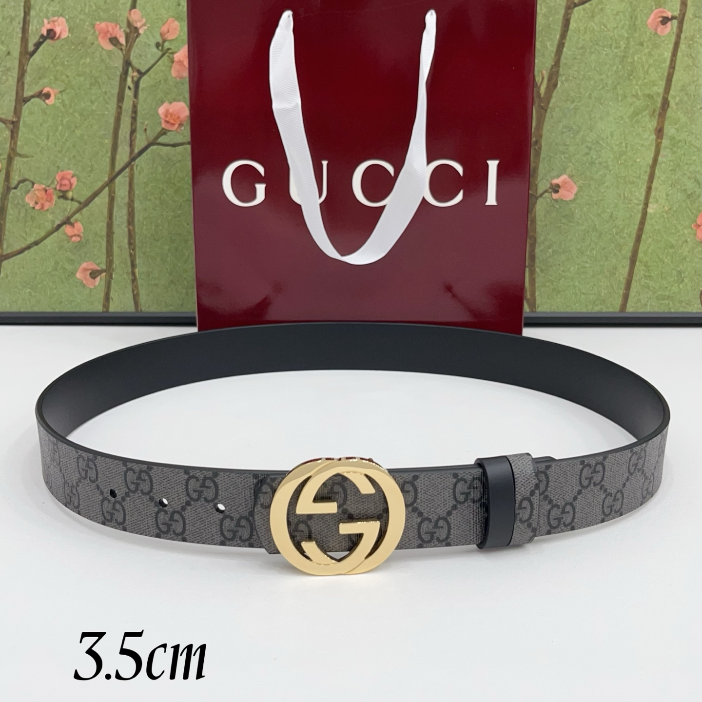 Gucci古驰  3.5cm经典防水面料搭配黑色牛皮底，搭配金色&银色扣头，时尚休闲！