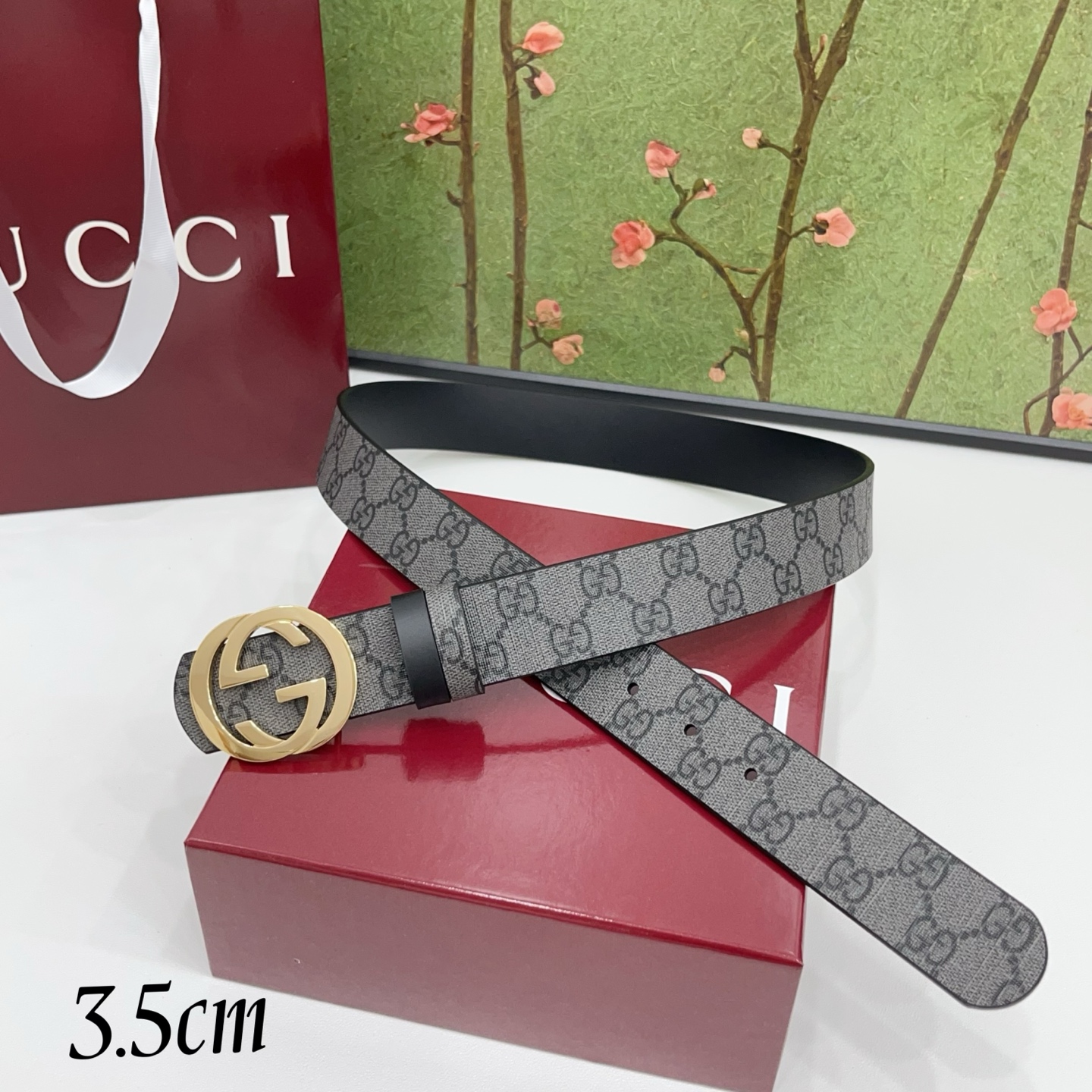 Gucci古驰  3.5cm经典防水面料搭配黑色牛皮底，搭配金色&银色扣头，时尚休闲！