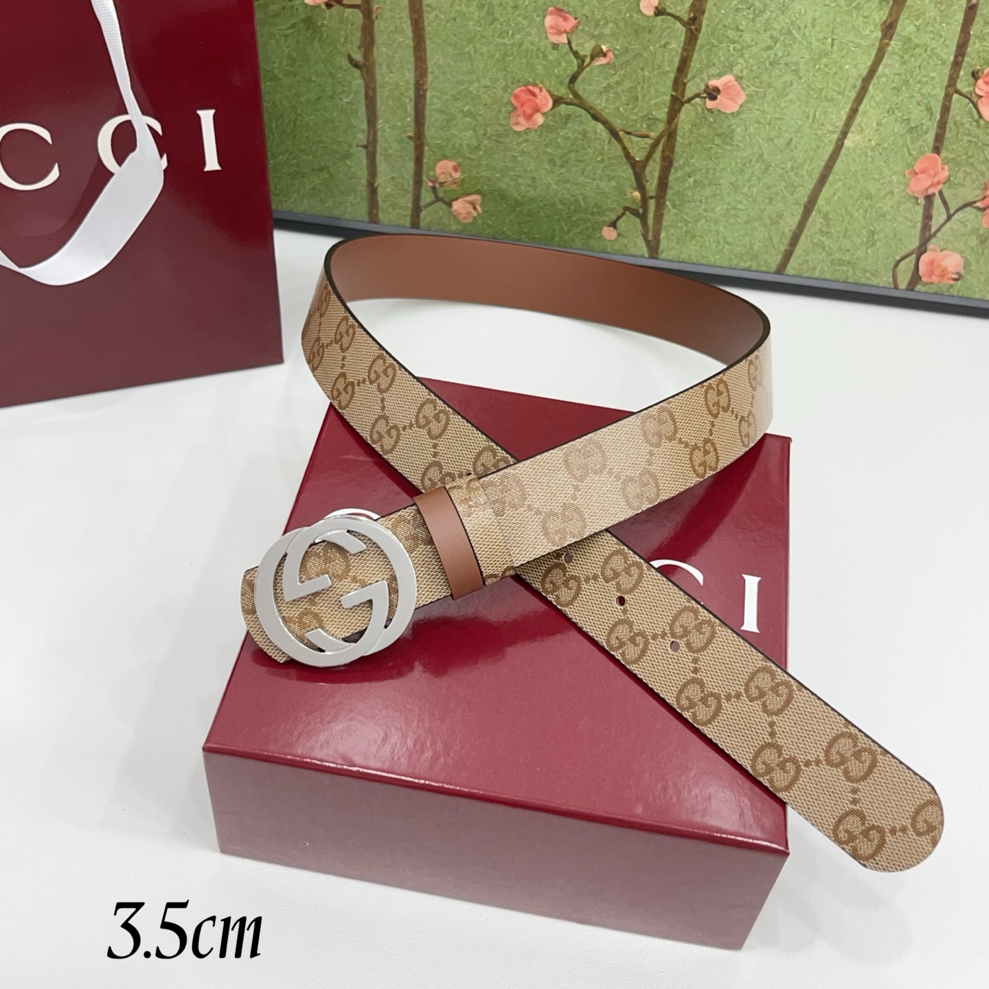 Gucci古驰  3.5cm经典防水面料搭配棕色牛皮底，搭配金色&银色扣头，时尚休闲！