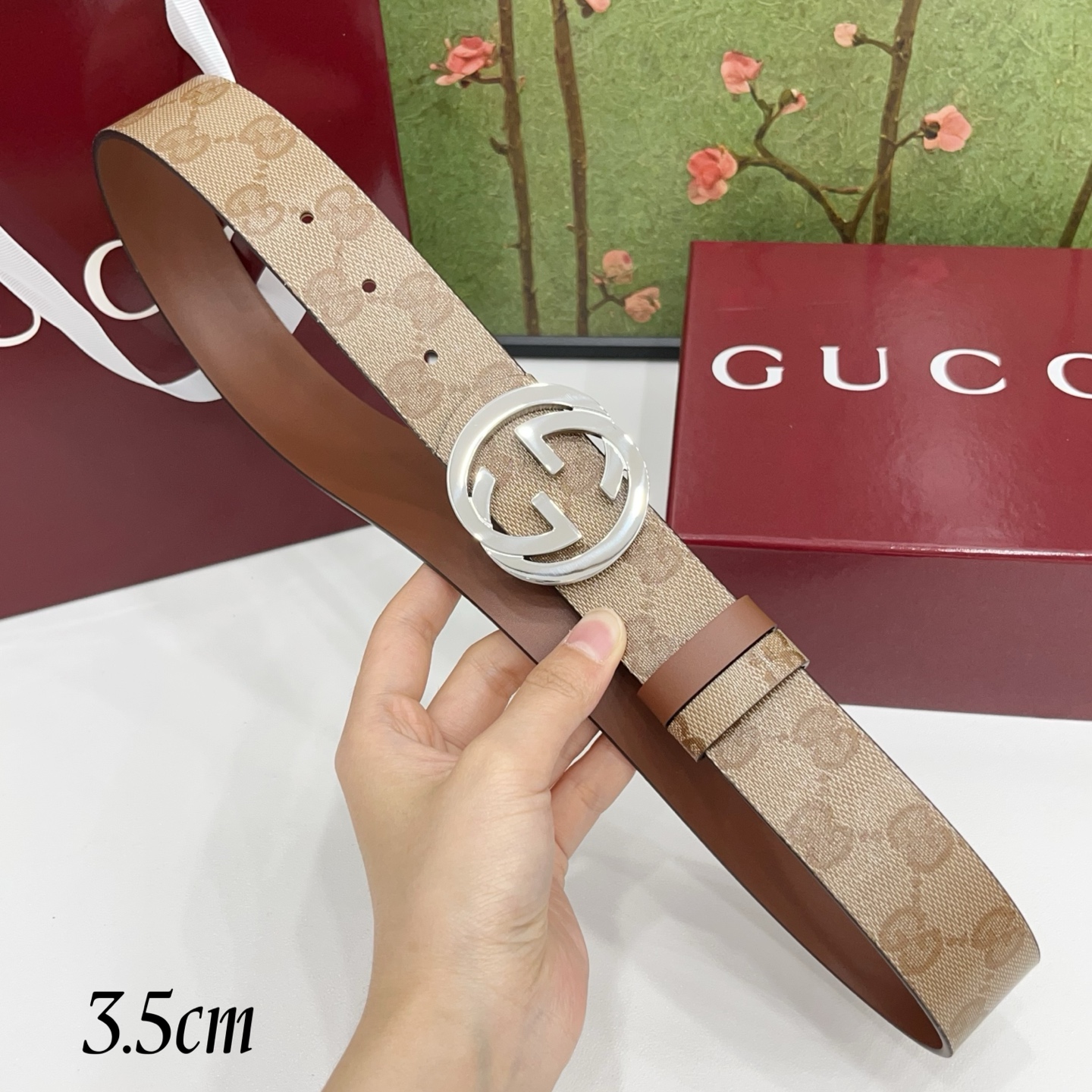Gucci古驰  3.5cm经典防水面料搭配棕色牛皮底，搭配金色&银色扣头，时尚休闲！