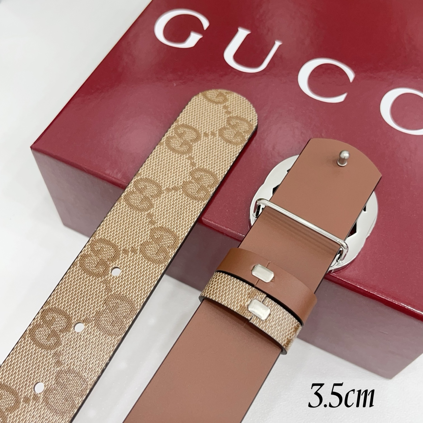 Gucci古驰  3.5cm经典防水面料搭配棕色牛皮底，搭配金色&银色扣头，时尚休闲！