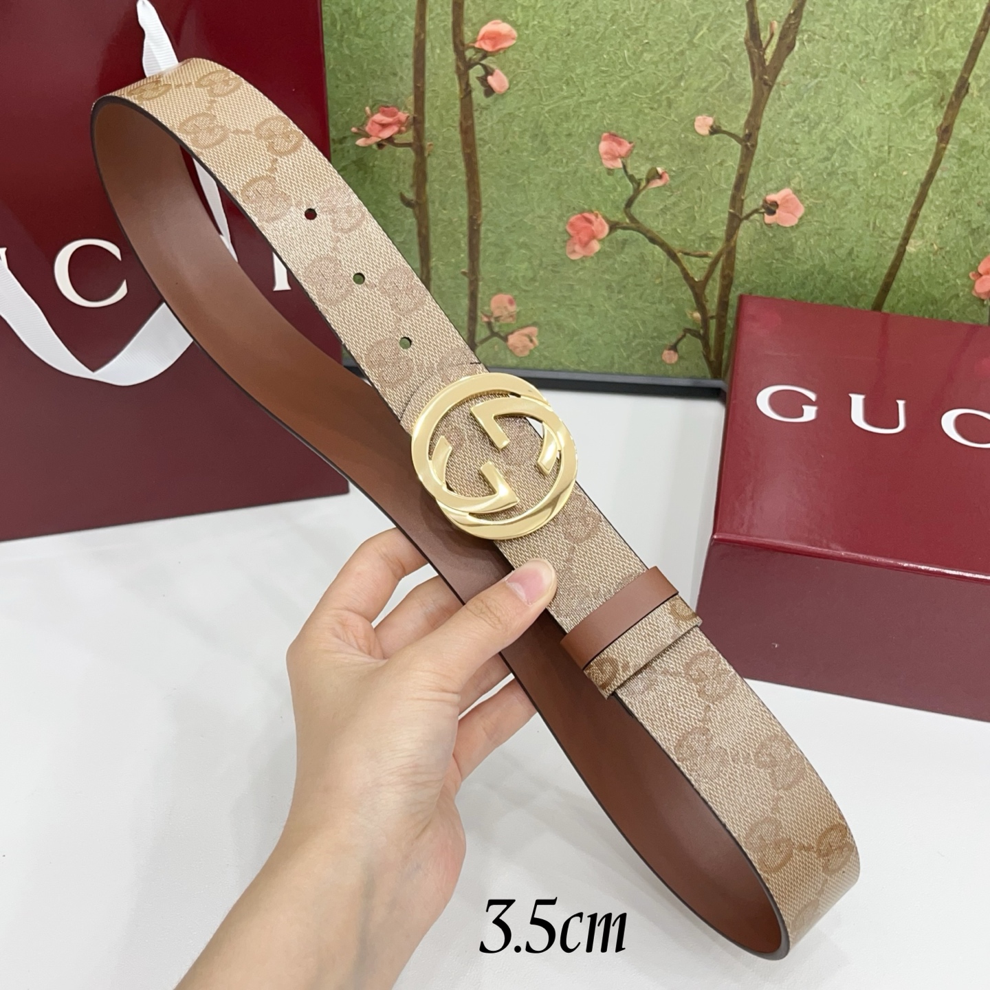 Gucci古驰  3.5cm经典防水面料搭配棕色牛皮底，搭配金色&银色扣头，时尚休闲！