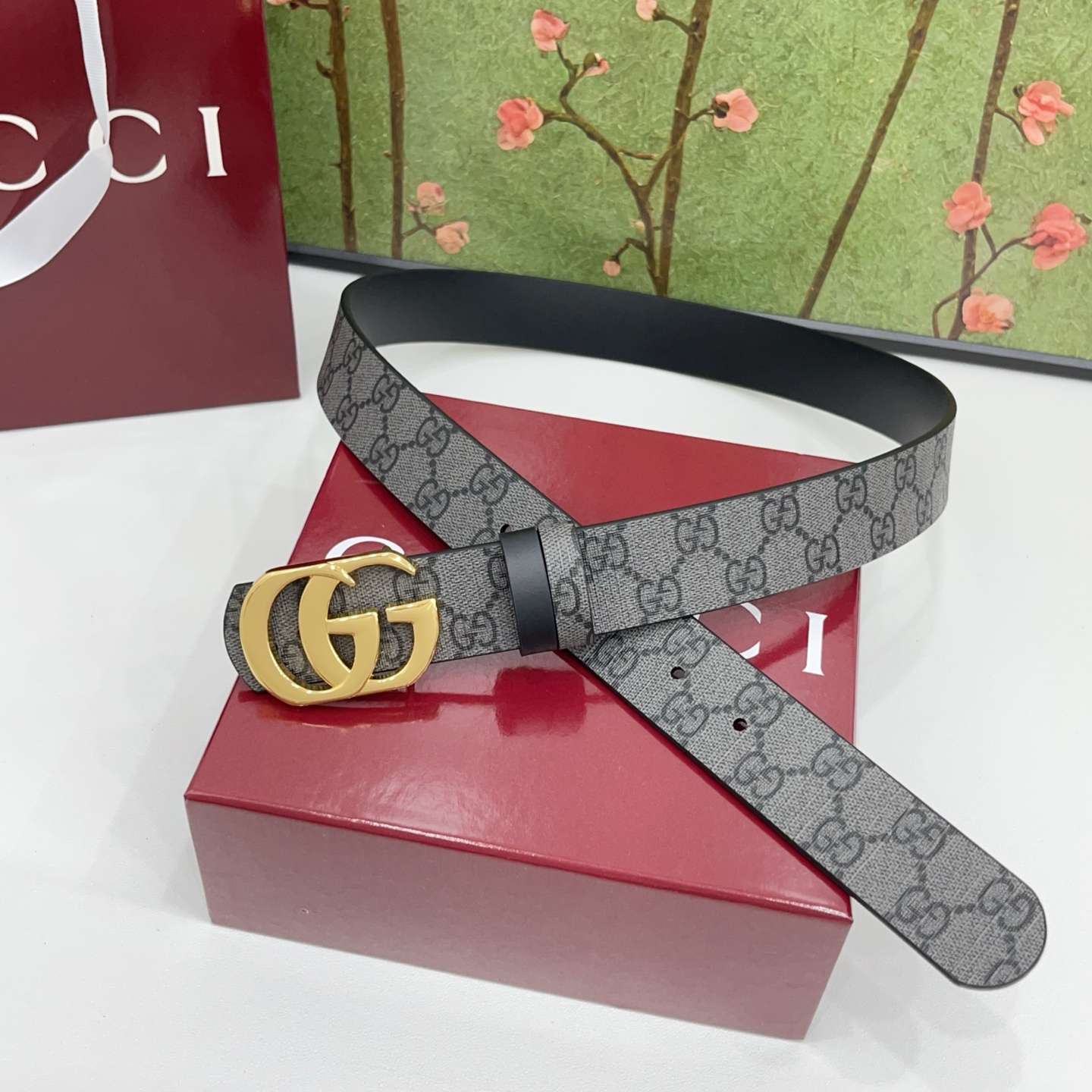 Gucci古驰  3.5cm经典防水面料搭配黑色牛皮底，搭配金色&银色扣头，时尚休闲！