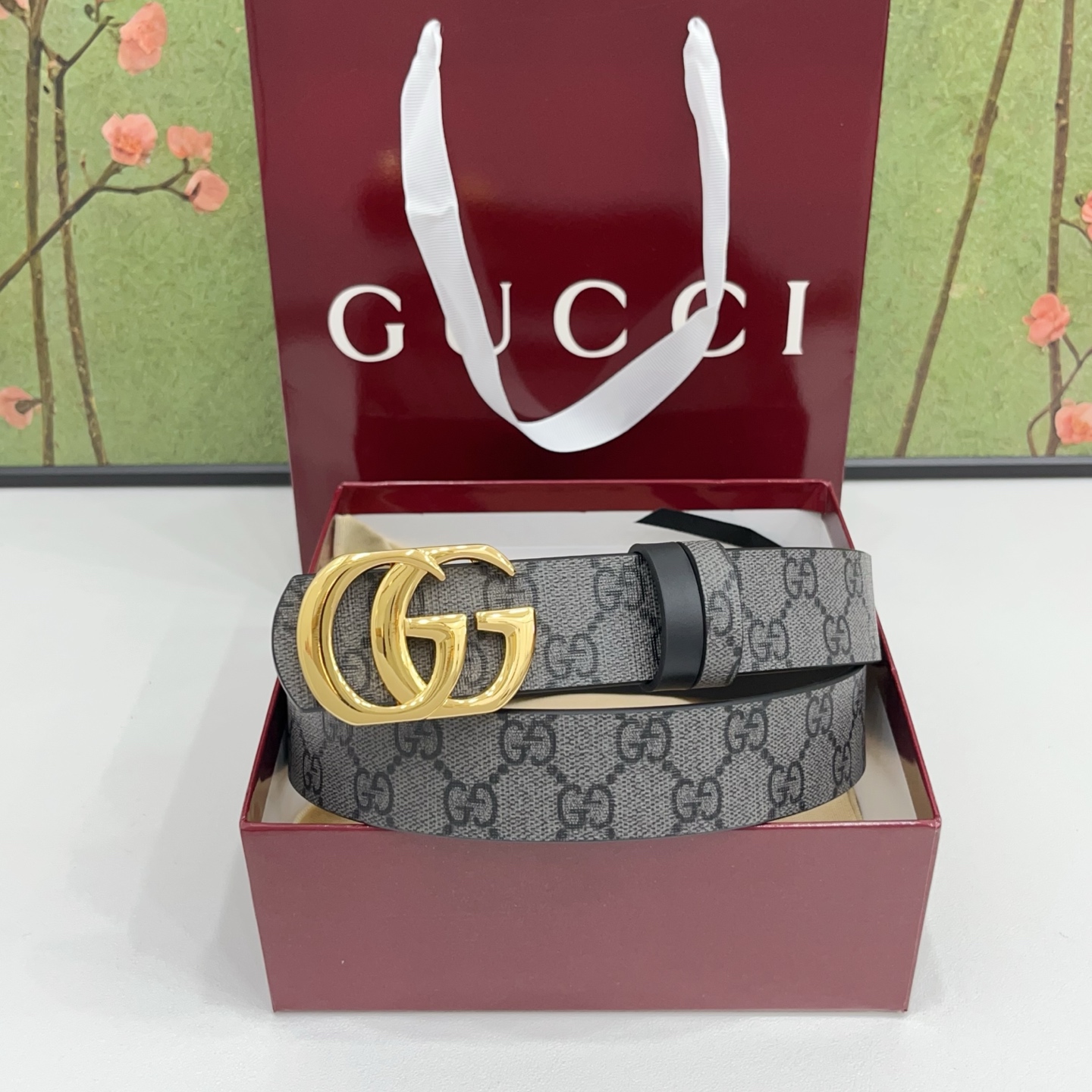 Gucci古驰  3.5cm经典防水面料搭配黑色牛皮底，搭配金色&银色扣头，时尚休闲！