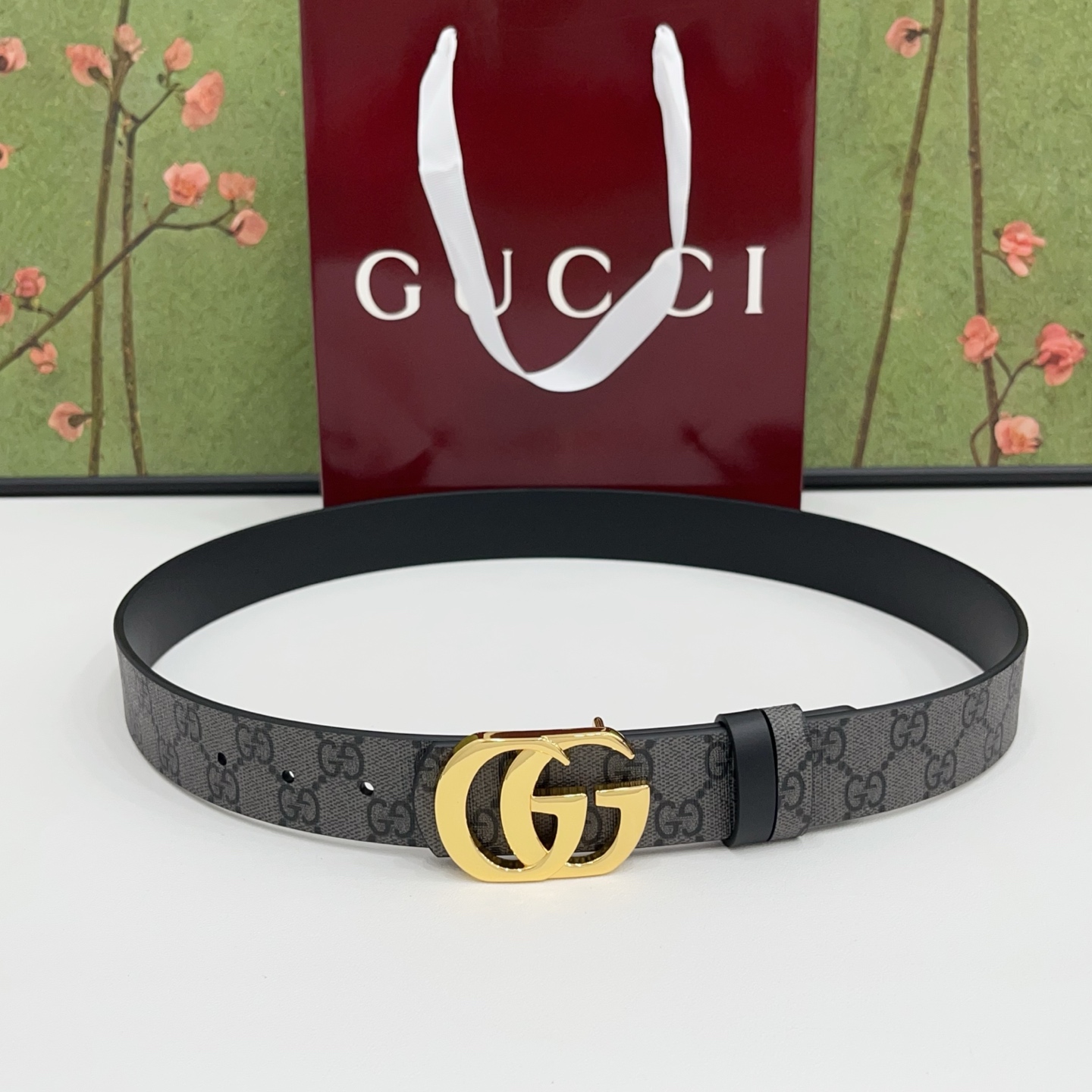 Gucci古驰  3.5cm经典防水面料搭配黑色牛皮底，搭配金色&银色扣头，时尚休闲！