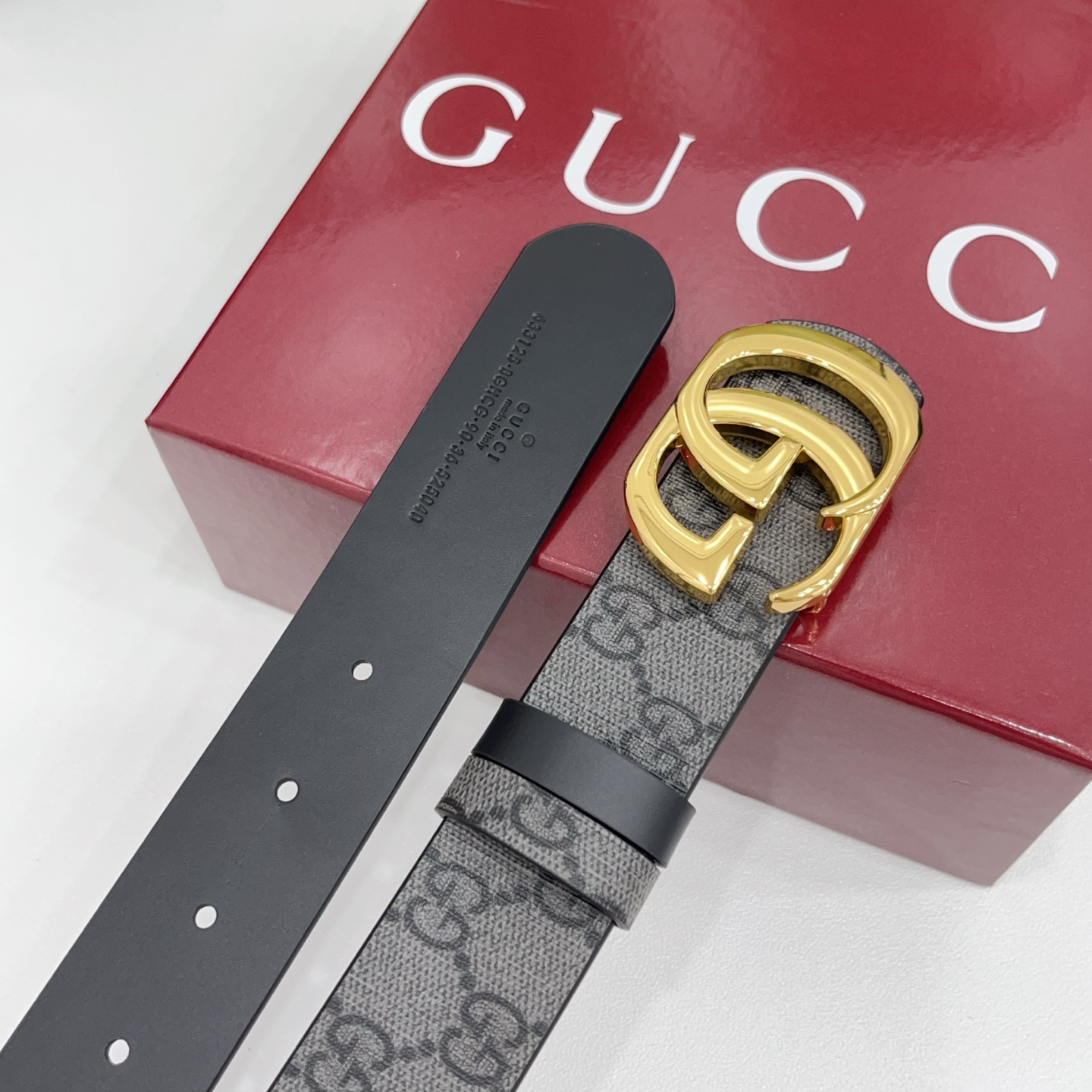 Gucci古驰  3.5cm经典防水面料搭配黑色牛皮底，搭配金色&银色扣头，时尚休闲！