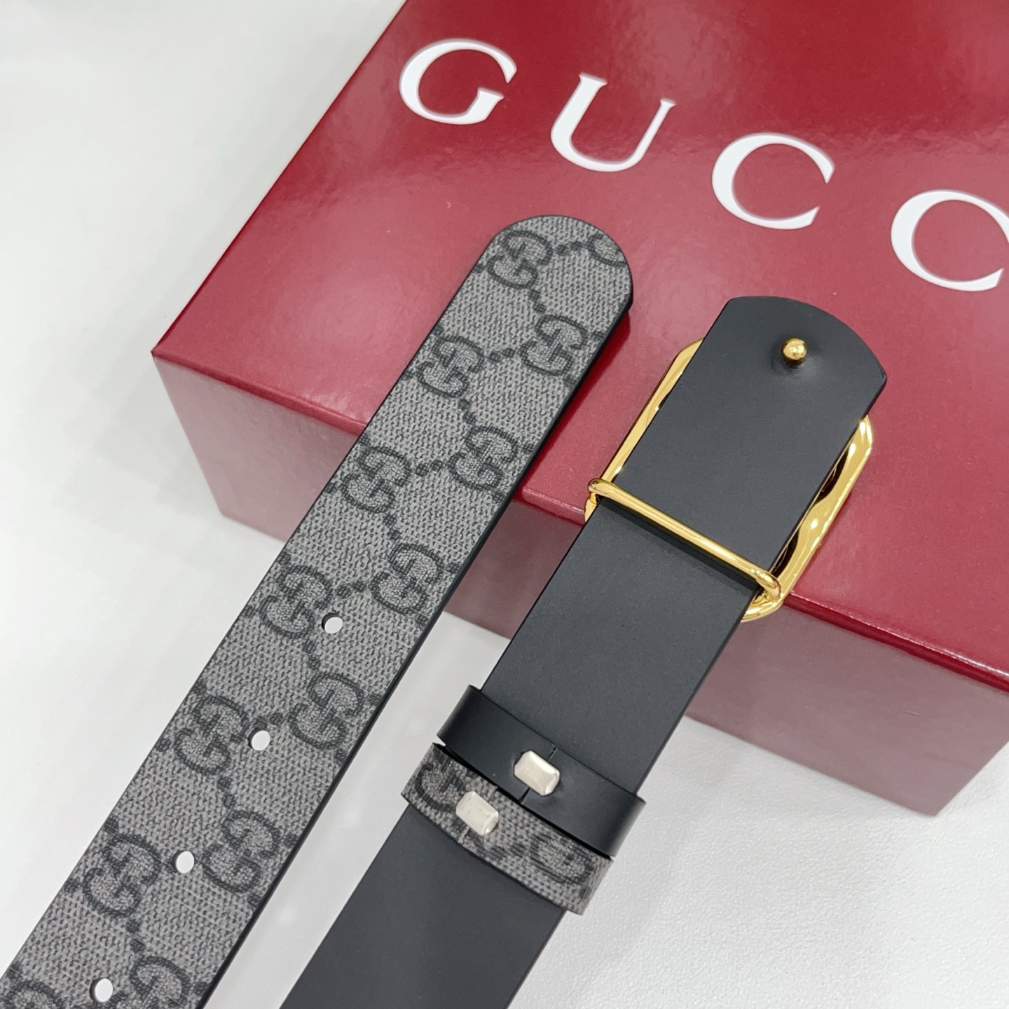 Gucci古驰  3.5cm经典防水面料搭配黑色牛皮底，搭配金色&银色扣头，时尚休闲！