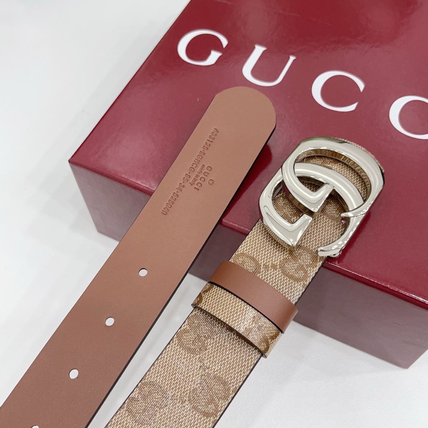 Gucci古驰  3.5cm经典防水面料搭配棕色牛皮底，搭配金色&银色扣头，时尚休闲！