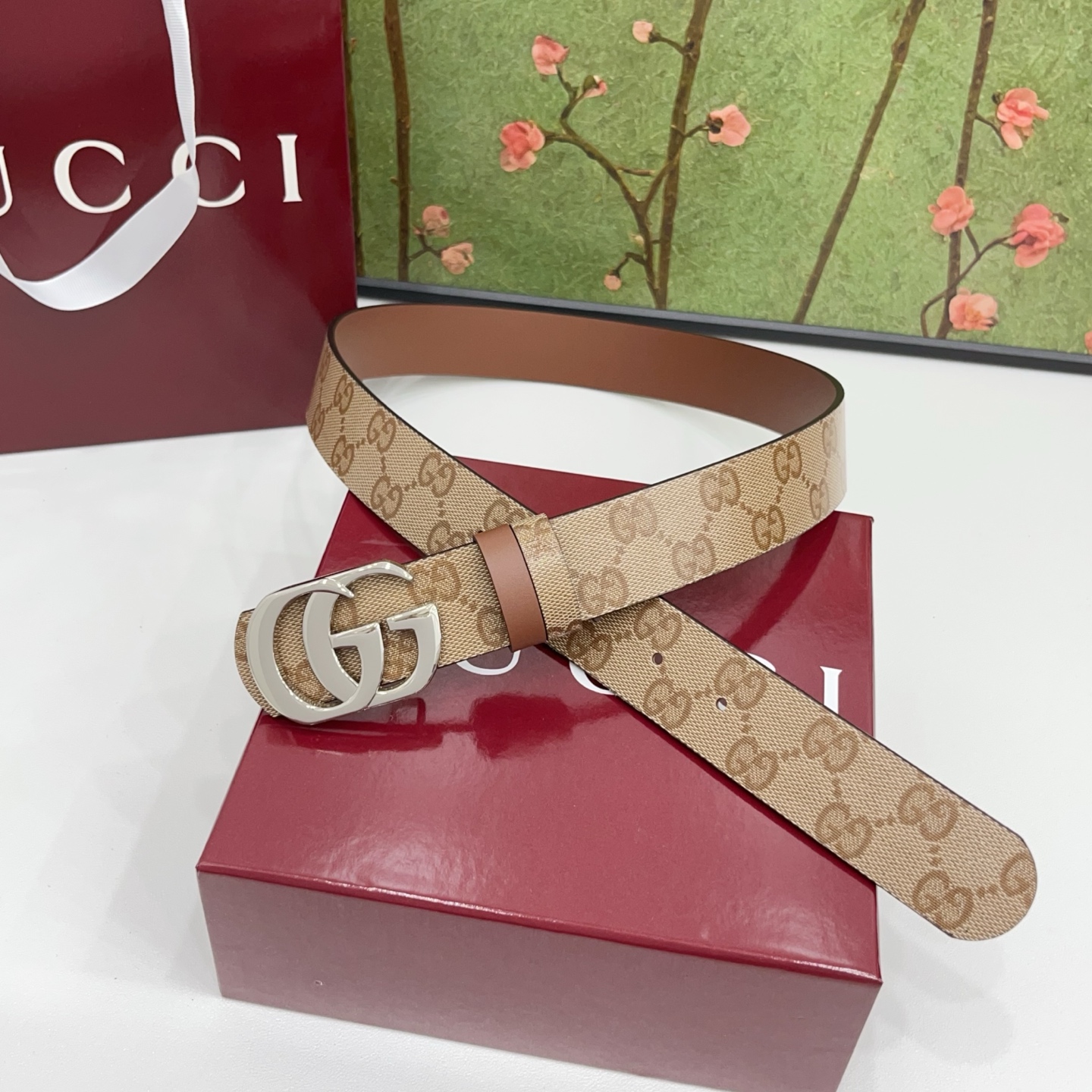 Gucci古驰  3.5cm经典防水面料搭配棕色牛皮底，搭配金色&银色扣头，时尚休闲！