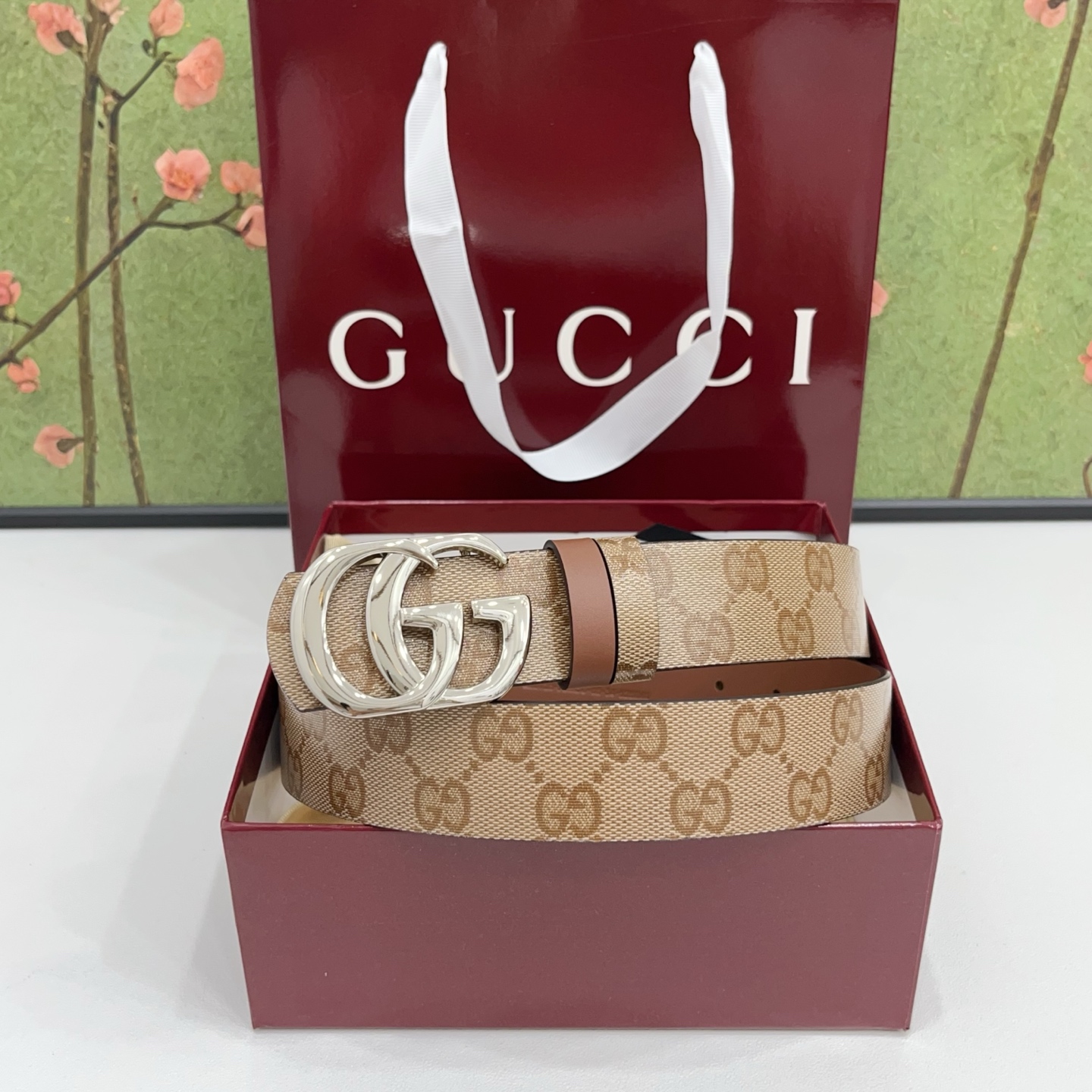 Gucci古驰  3.5cm经典防水面料搭配棕色牛皮底，搭配金色&银色扣头，时尚休闲！