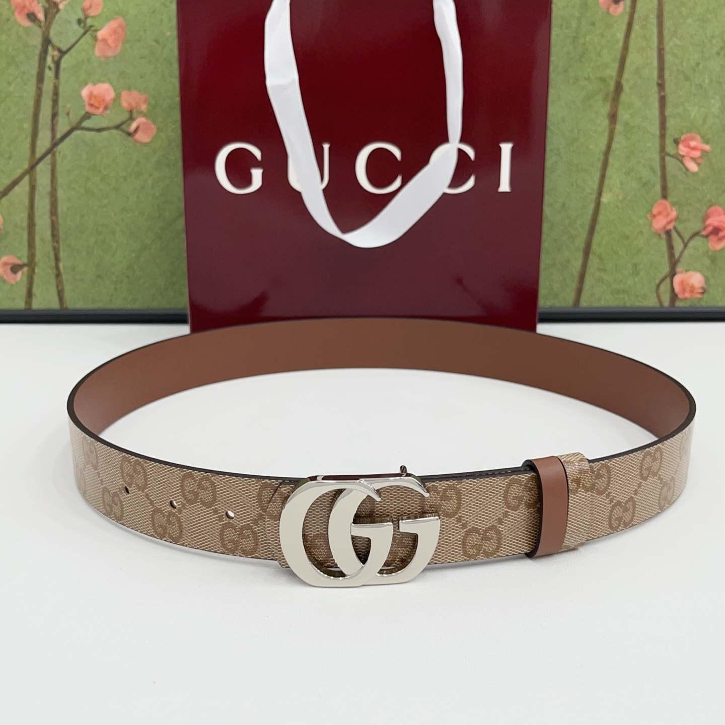 Gucci古驰  3.5cm经典防水面料搭配棕色牛皮底，搭配金色&银色扣头，时尚休闲！