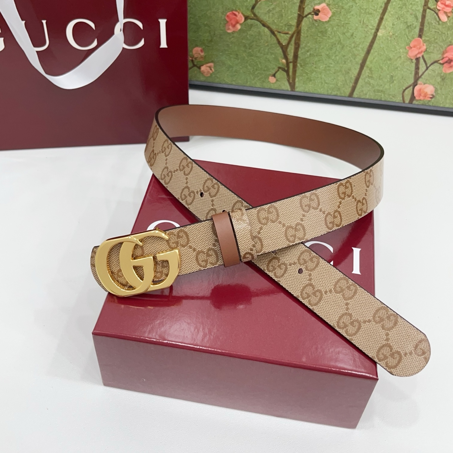 Gucci古驰  3.5cm经典防水面料搭配黑色牛皮底，搭配金色&银色扣头，时尚休闲！