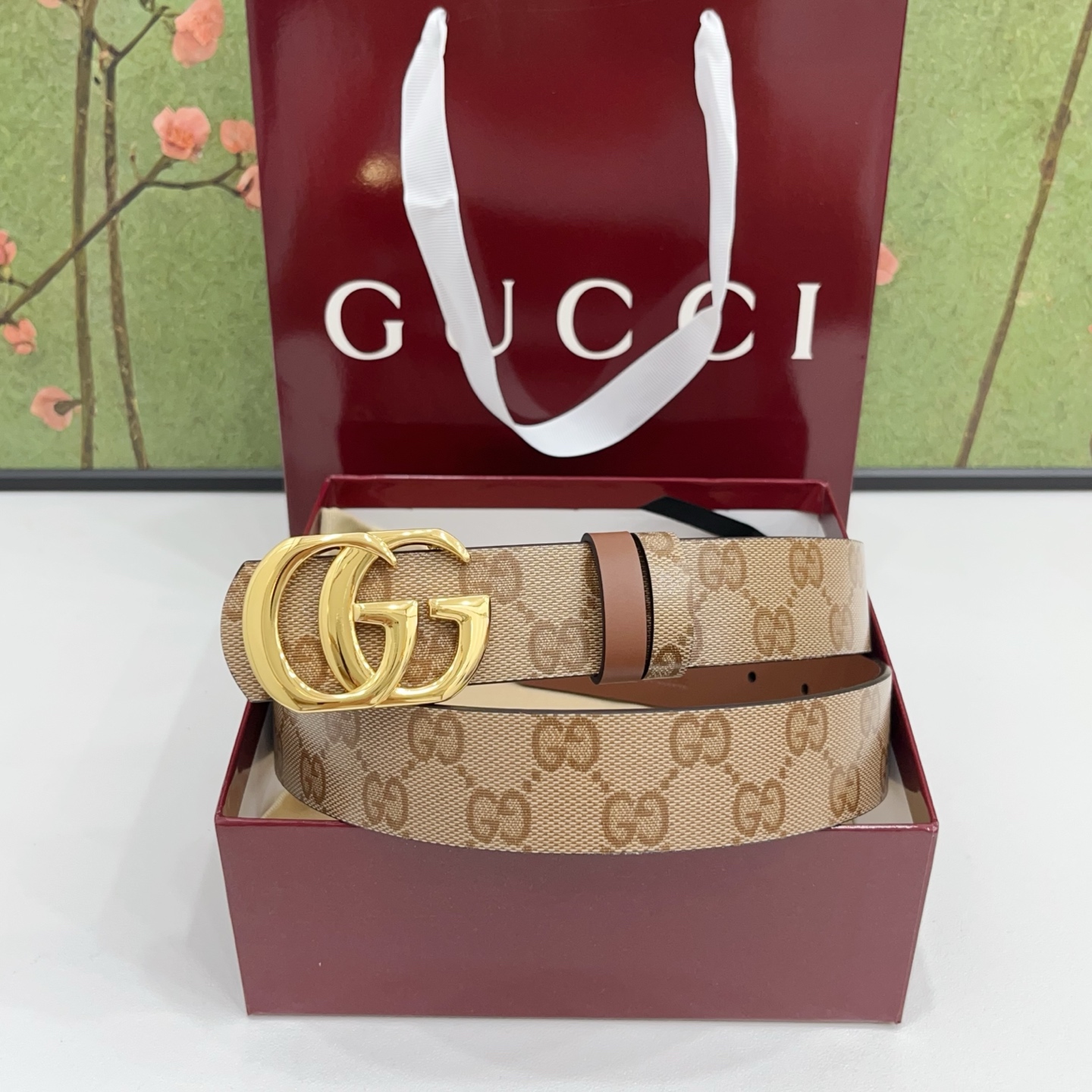 Gucci古驰  3.5cm经典防水面料搭配黑色牛皮底，搭配金色&银色扣头，时尚休闲！