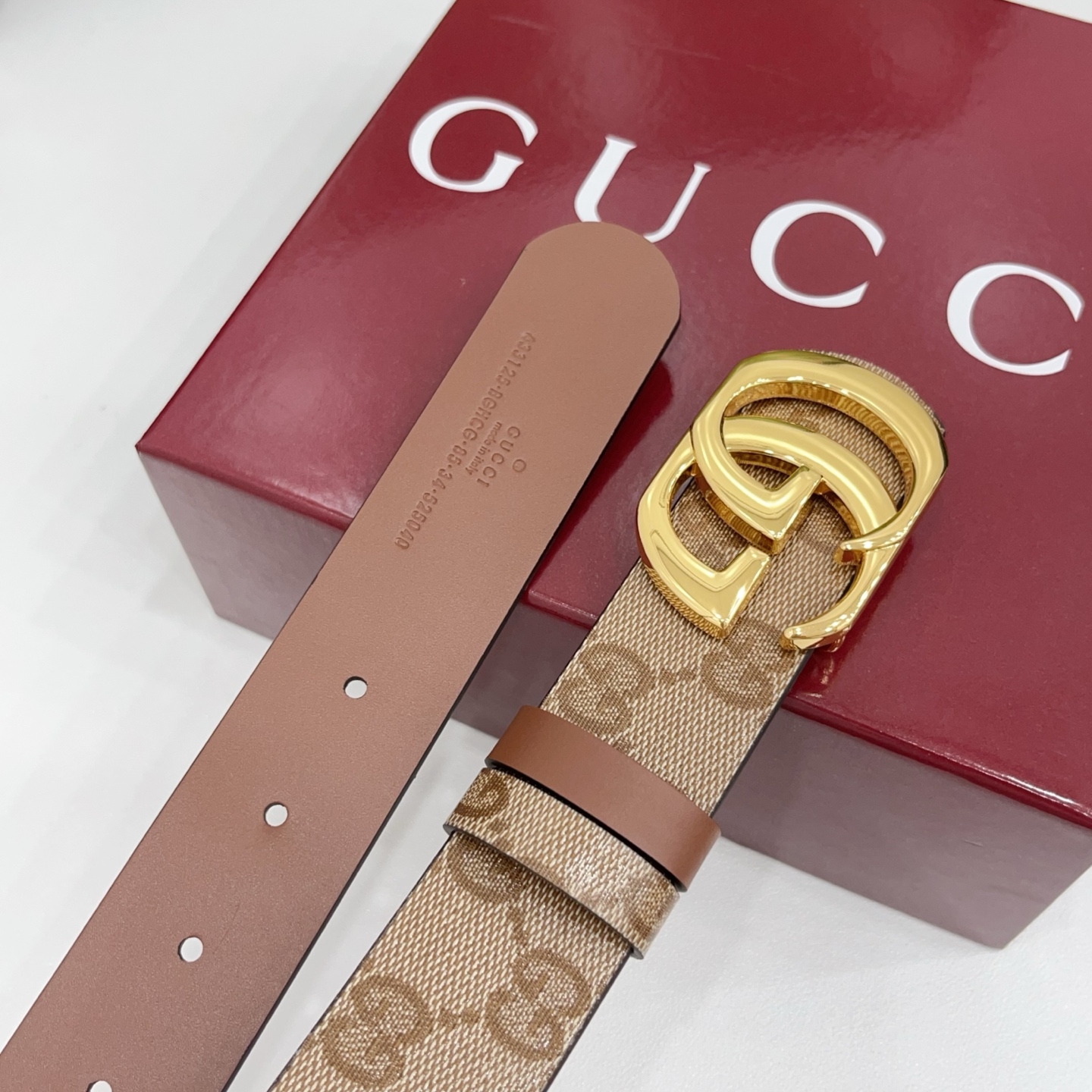 Gucci古驰  3.5cm经典防水面料搭配黑色牛皮底，搭配金色&银色扣头，时尚休闲！