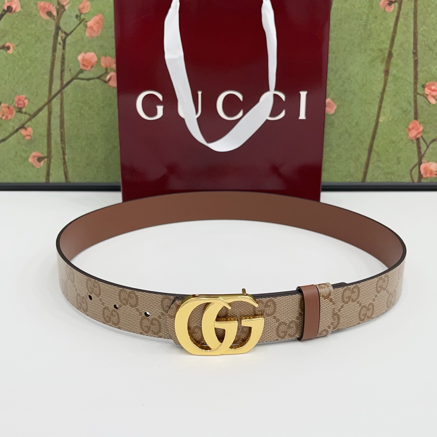 Gucci古驰  3.5cm经典防水面料搭配黑色牛皮底，搭配金色&银色扣头，时尚休闲！